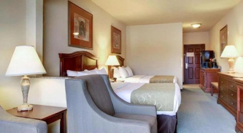 Bed in Clarion Suites Vidalia Riverfront