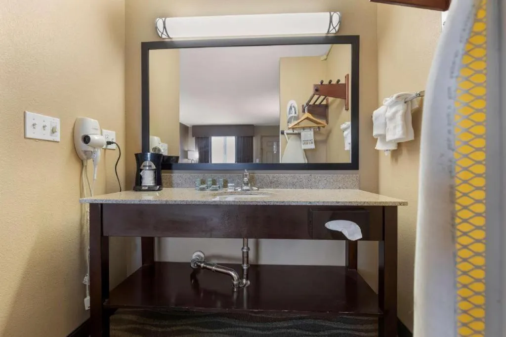 Best Western Taylor Inn