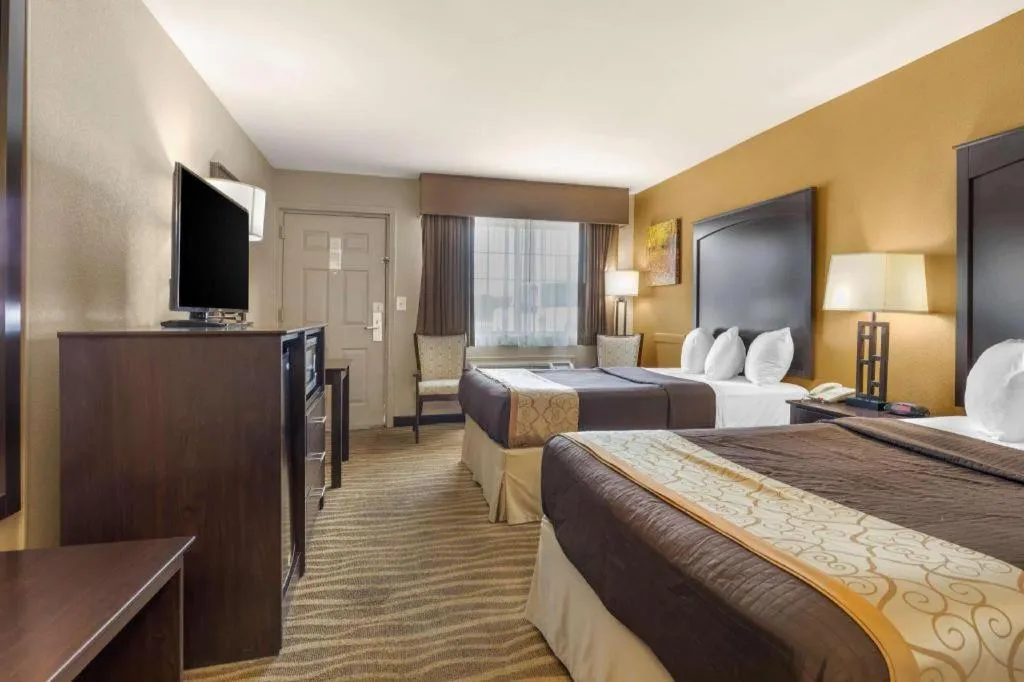 Bed in Best Western Taylor Inn