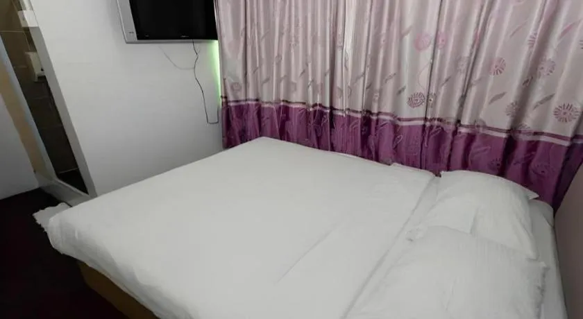 Bed in Meriton Hotel