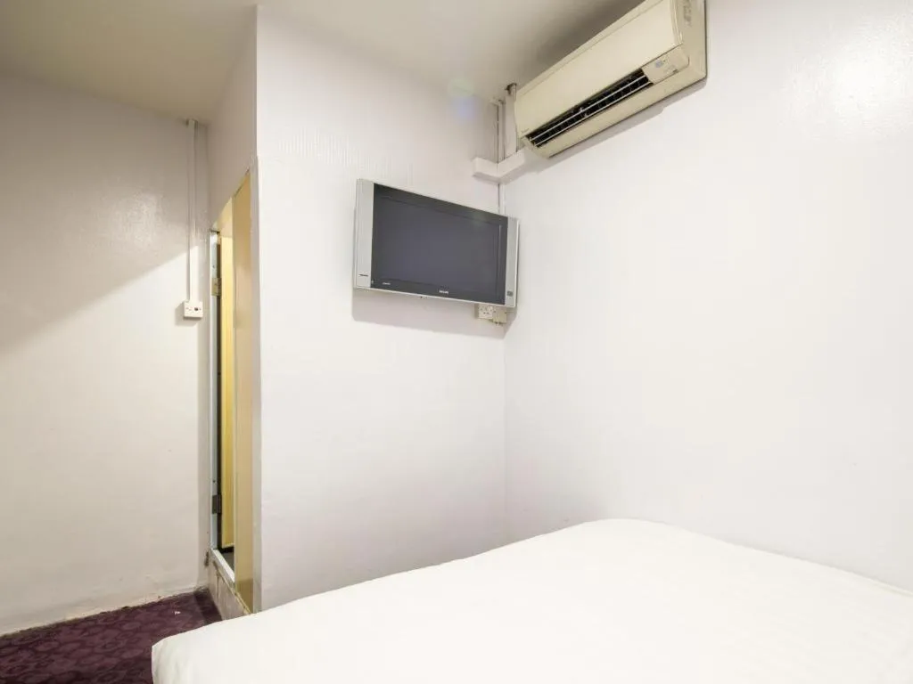 Bed in Meriton Hotel