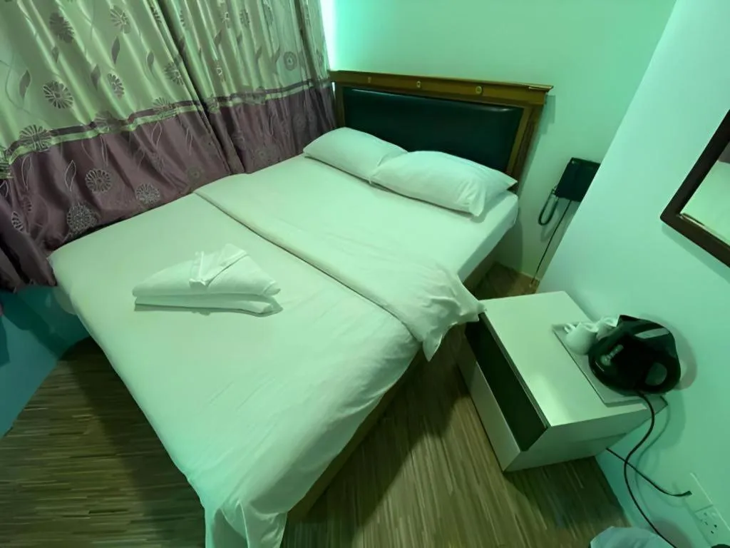 Bed in Meriton Hotel