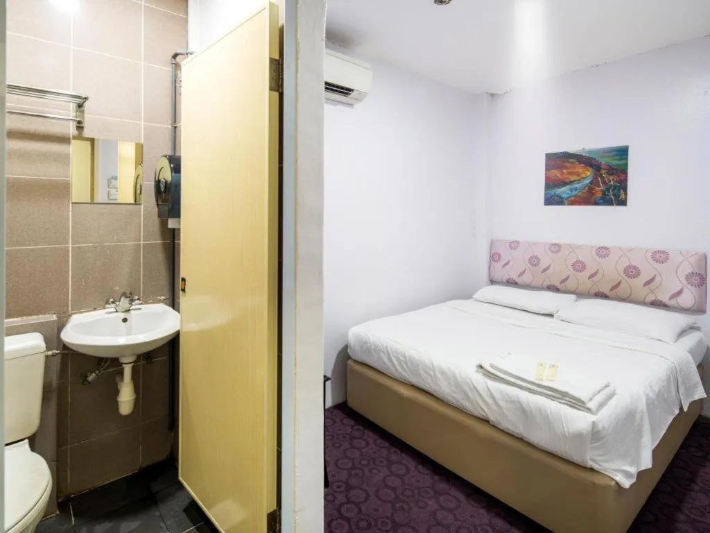 Bed in Meriton Hotel