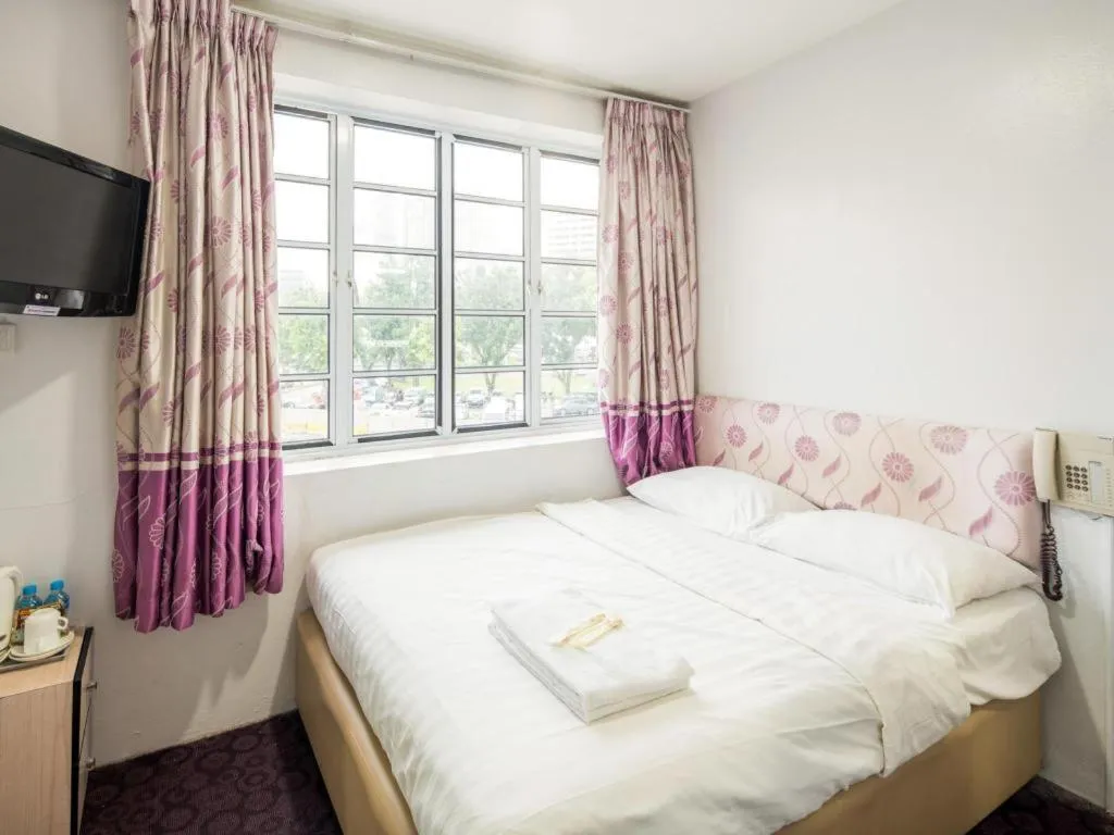 Bed in Meriton Hotel