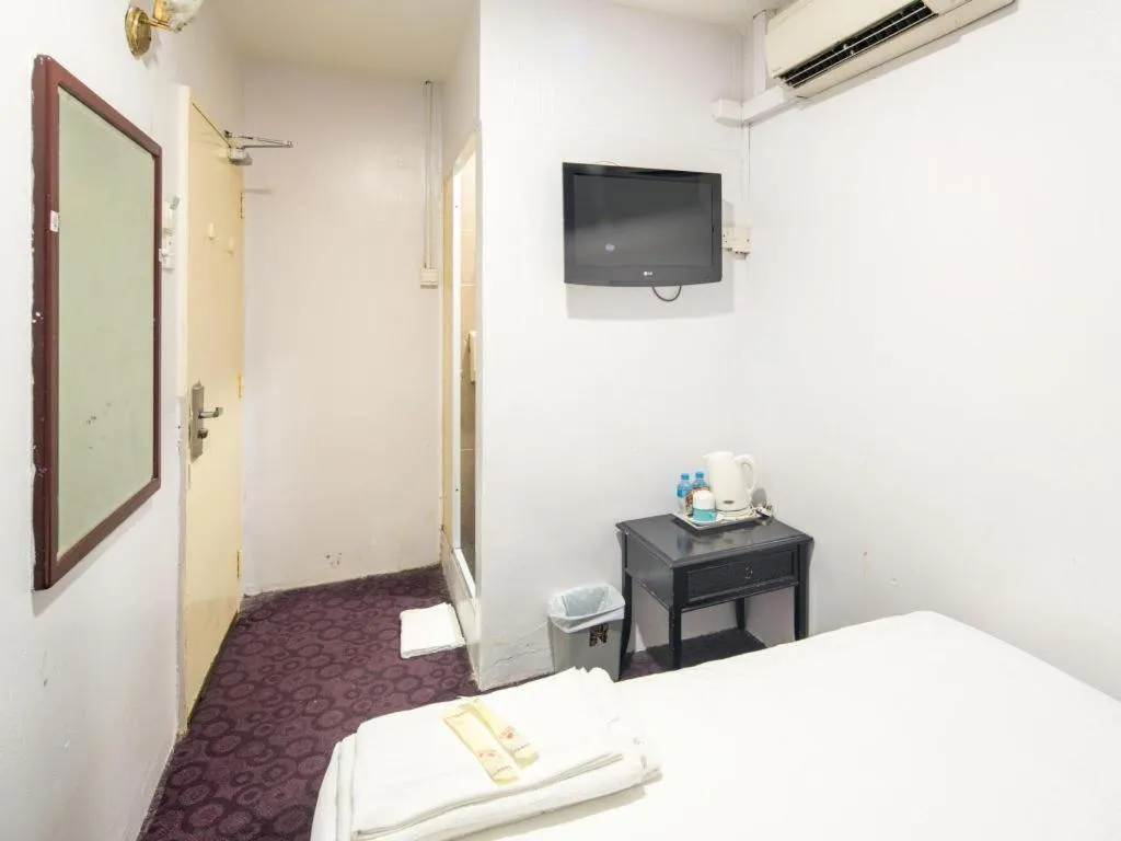 Bed in Meriton Hotel