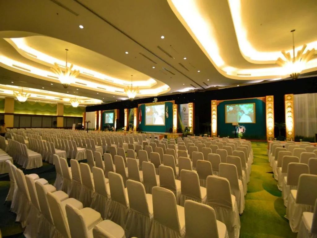 IPB Convention Hotel Botani Square