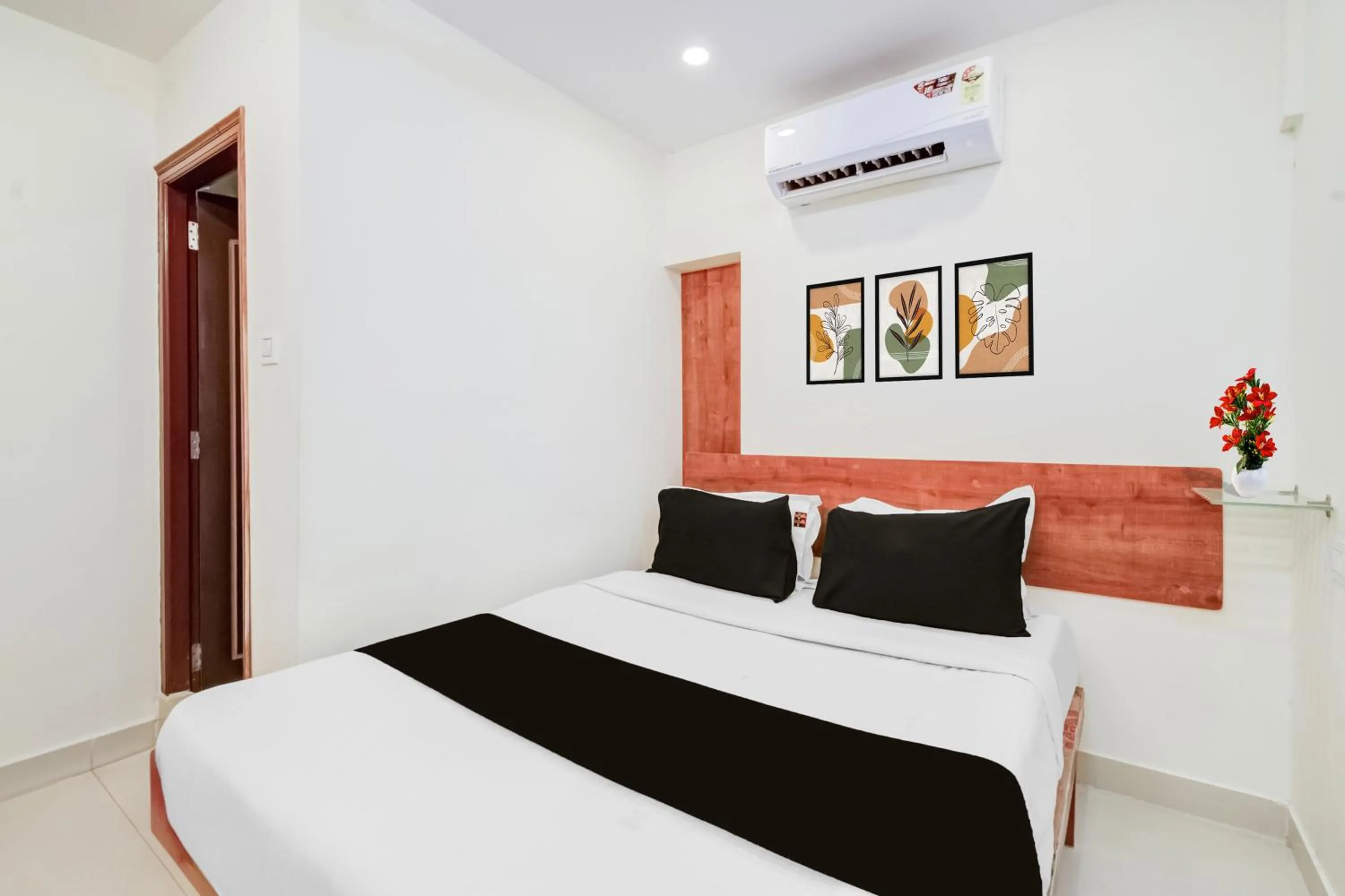 Bedroom, Bed in Super Hotel O Neredmet Road