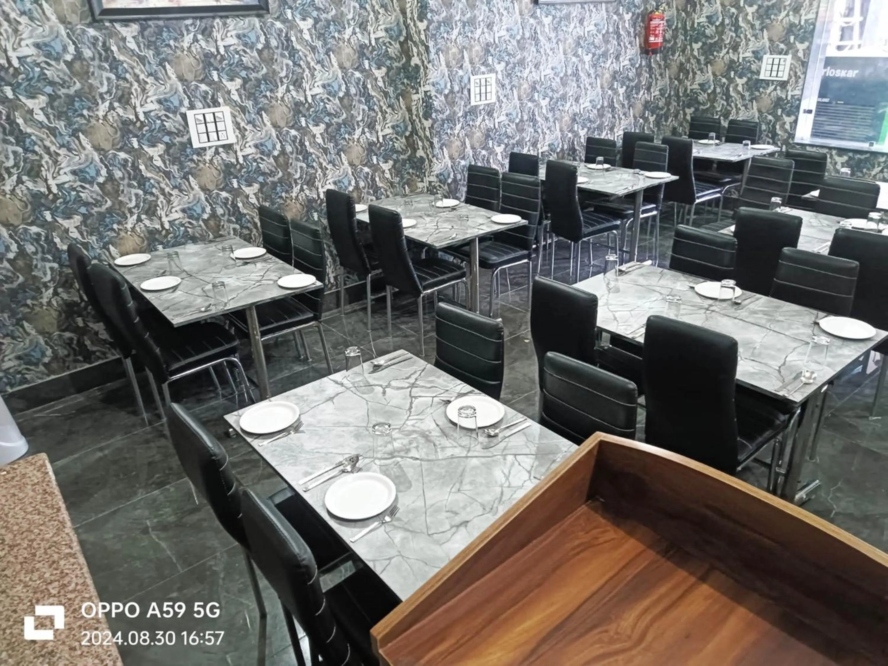 Restaurant/places to eat in ShriGo Hotel Pushpa Residency