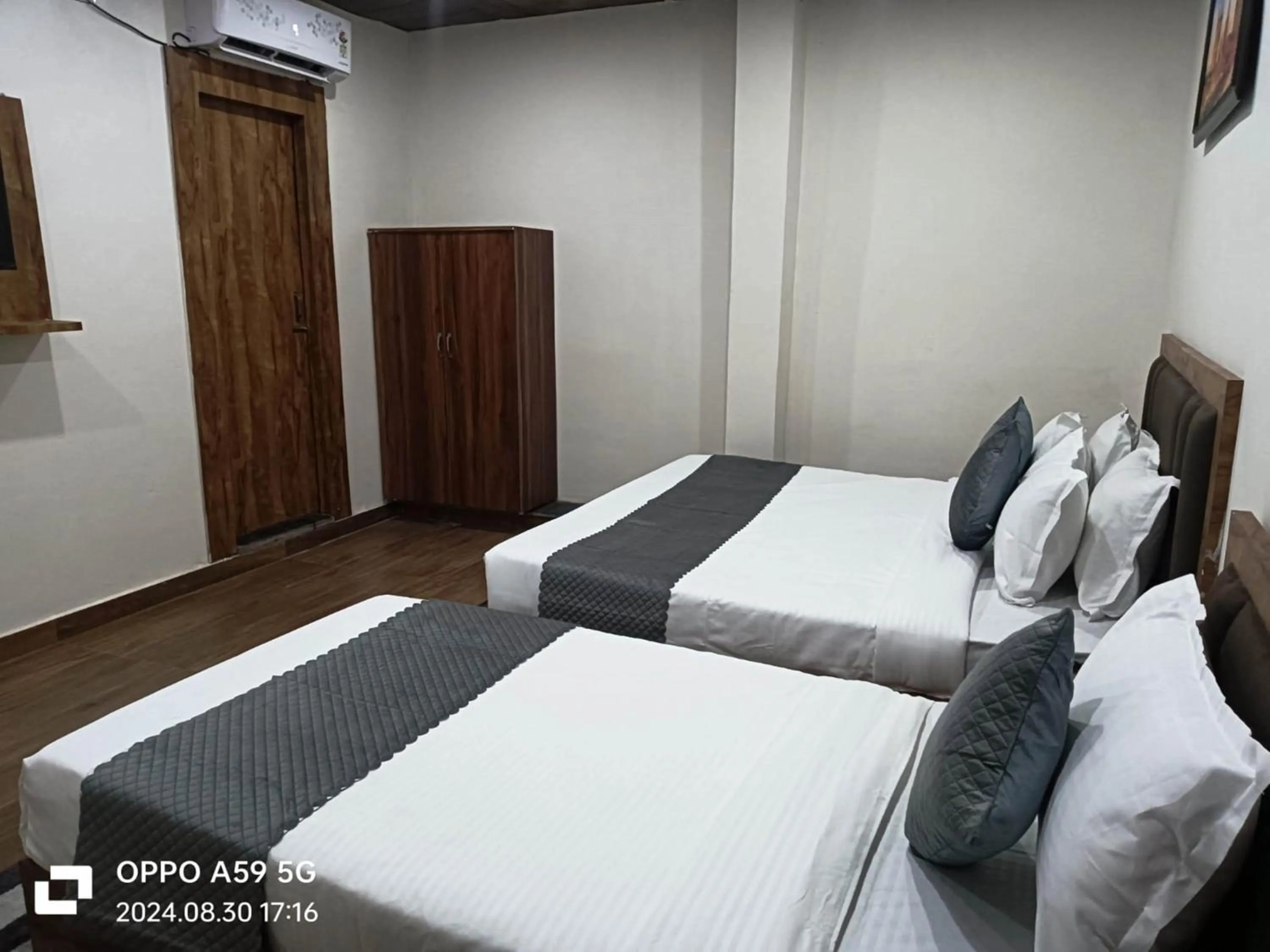 Bedroom in ShriGo Hotel Pushpa Residency