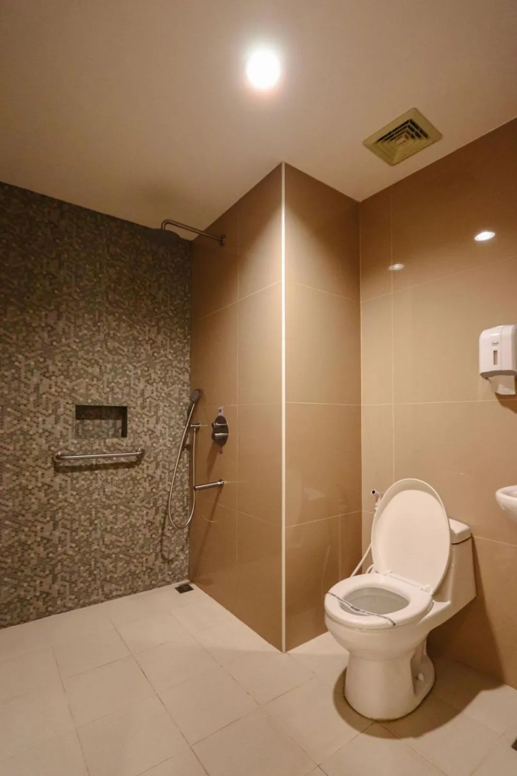 Toilet in Hotel Sogo San Jose Del Monte, Bulacan