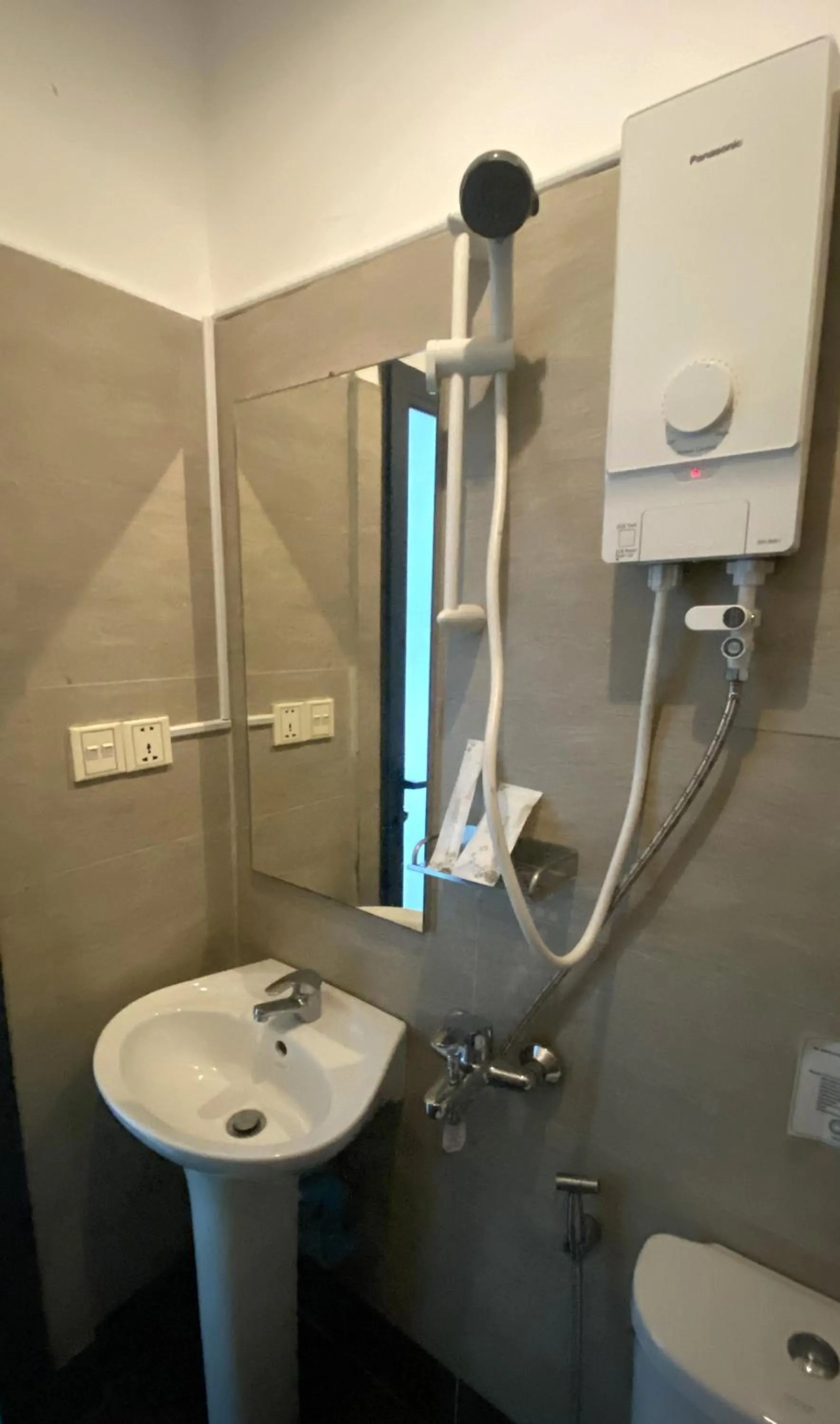 Shower in Feliz Hostel Cafe & Bar