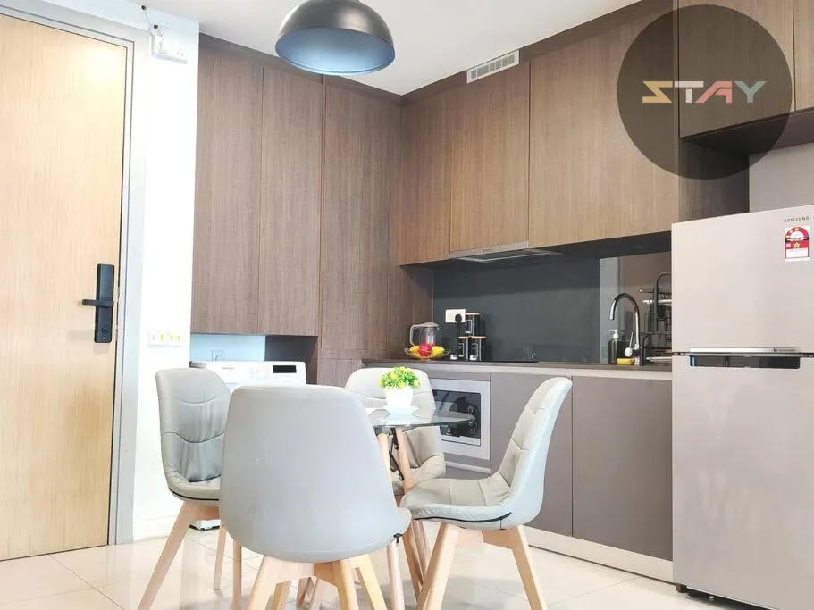 GM 2904 Couple Cozy Netflix 100mbps BySTAY