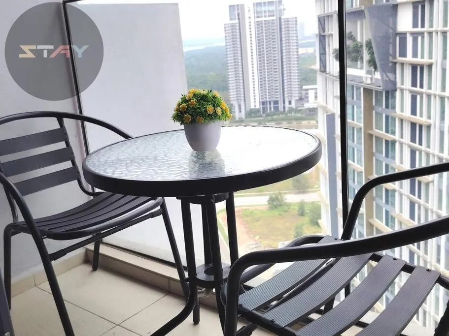 GM 2904 Couple Cozy Netflix 100mbps BySTAY