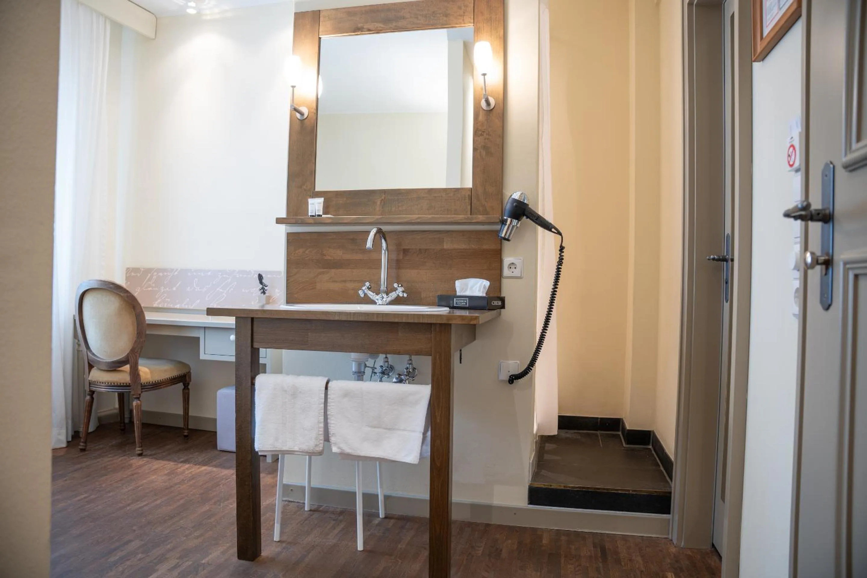 Bathroom in Friedrich von Schiller Hotel