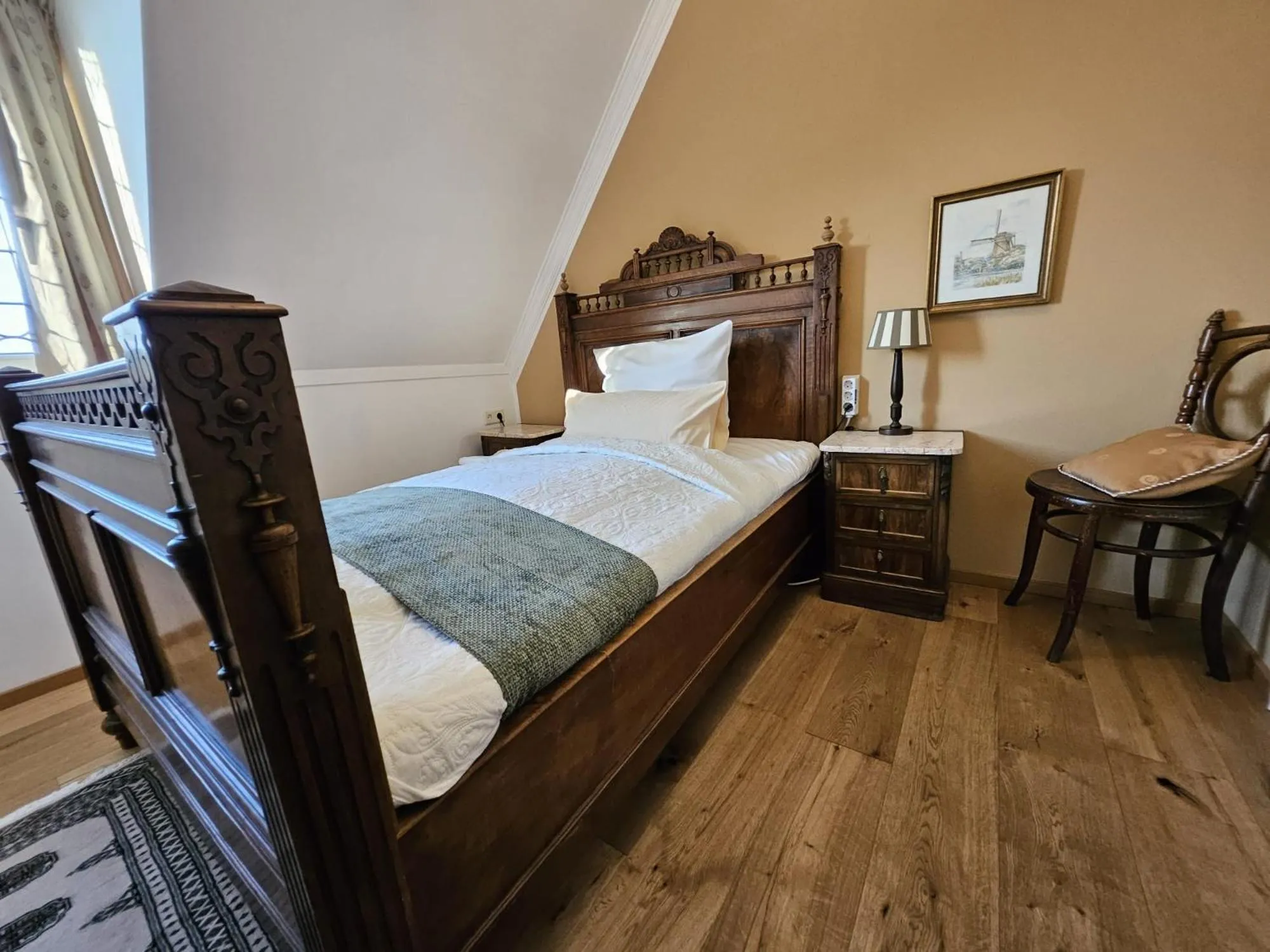 Photo of the whole room in Klein Holland