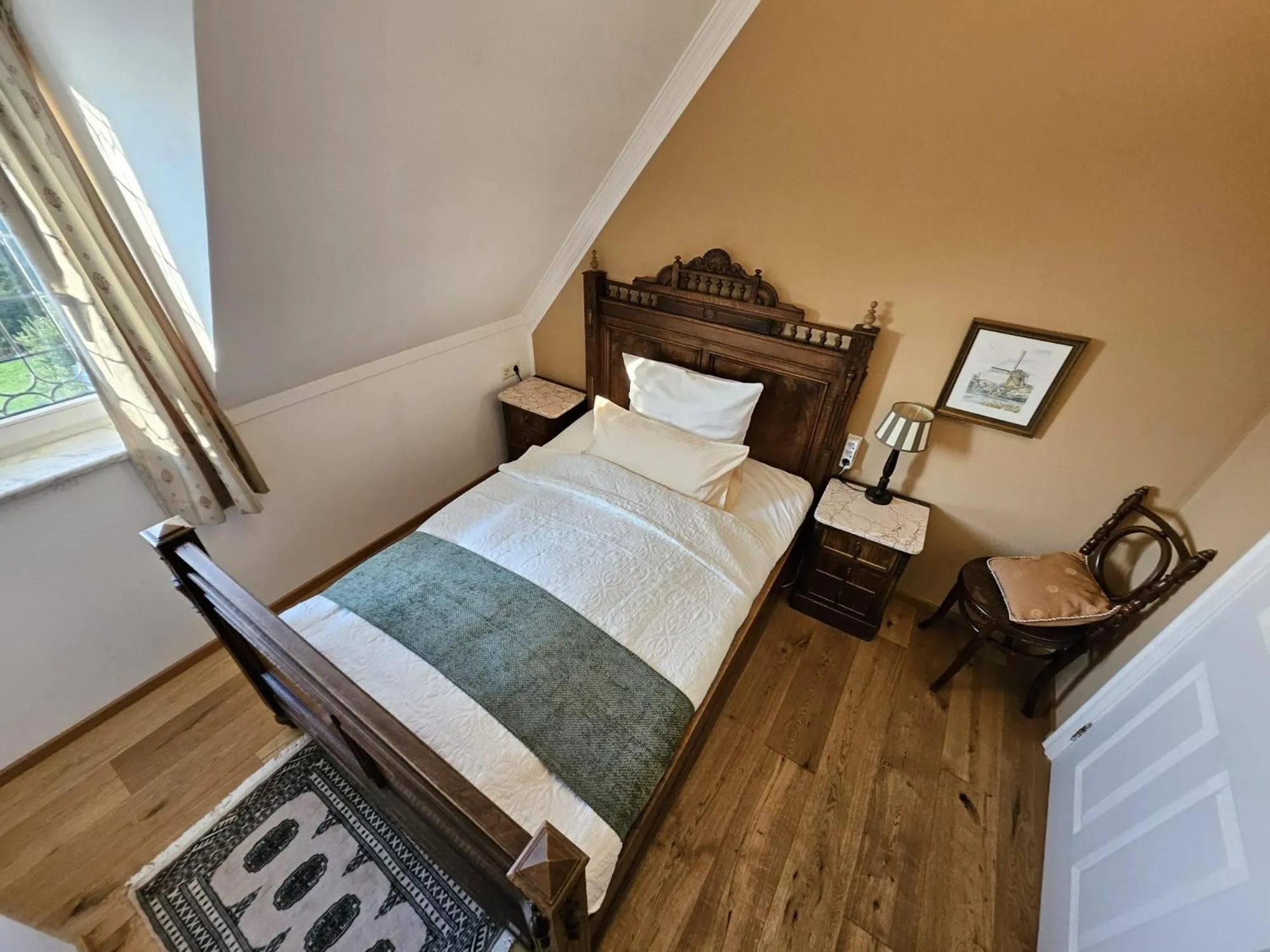 Photo of the whole room in Klein Holland