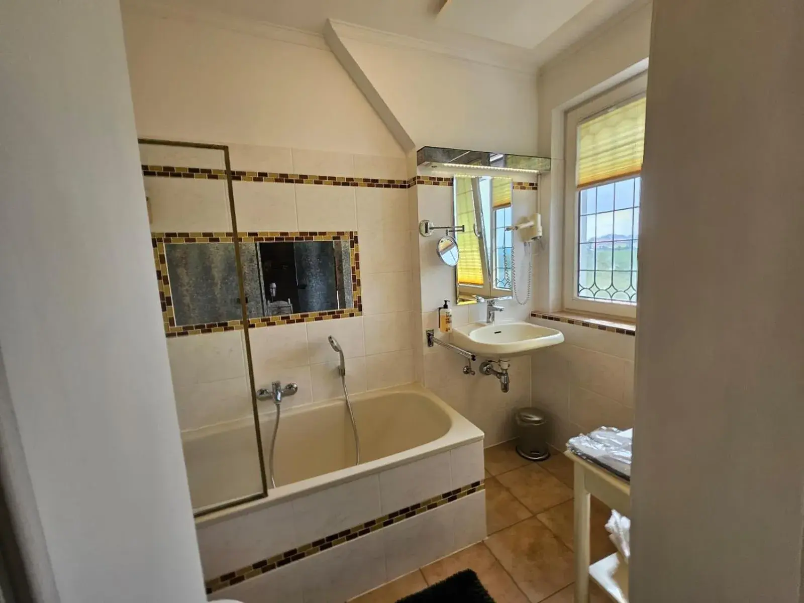 Double Room with Mountain View - single occupancy in Klein Holland Double Room with Mountain View - single occupancy in Klein Holland