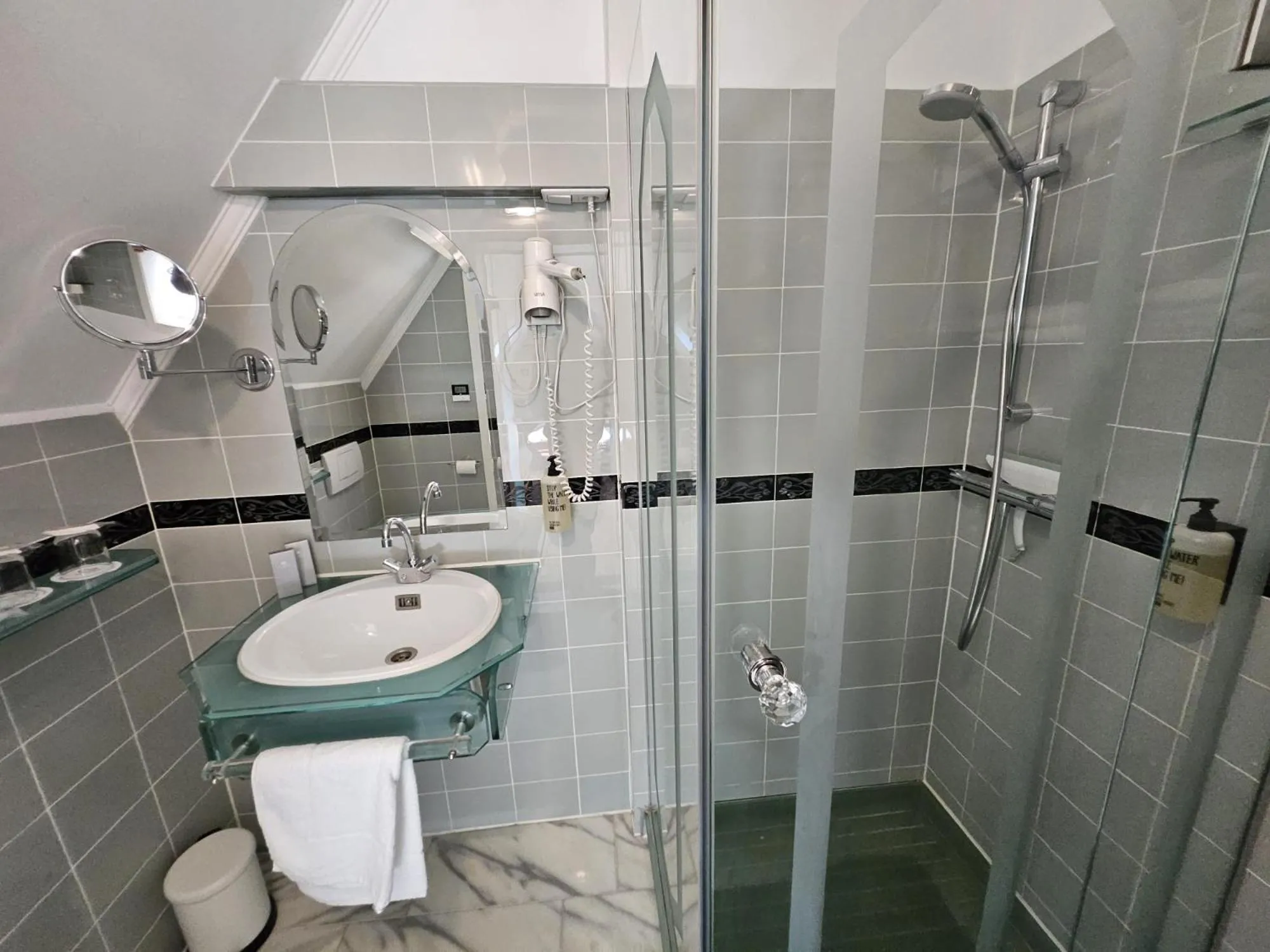 Shower in Klein Holland