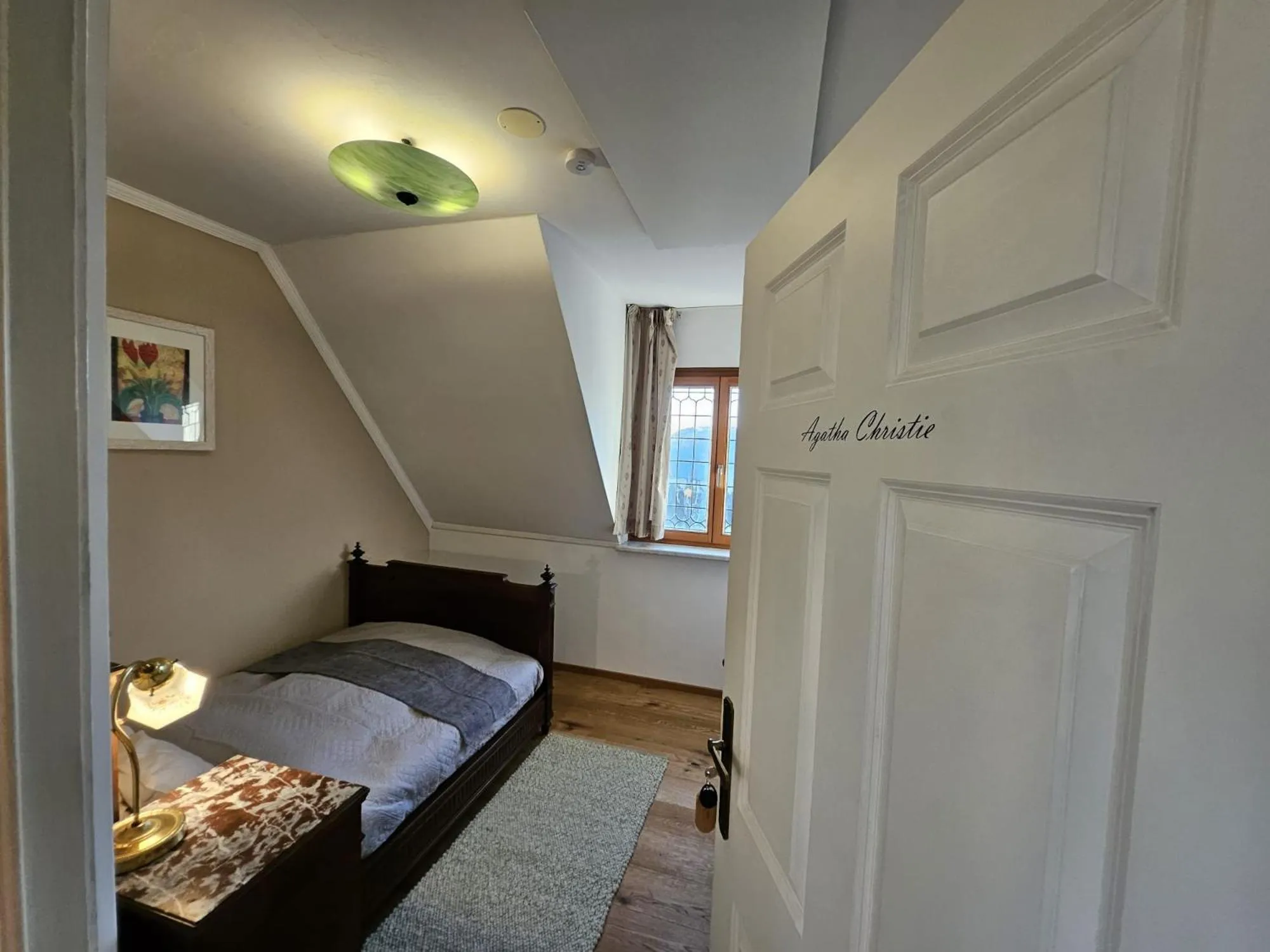 Photo of the whole room in Klein Holland