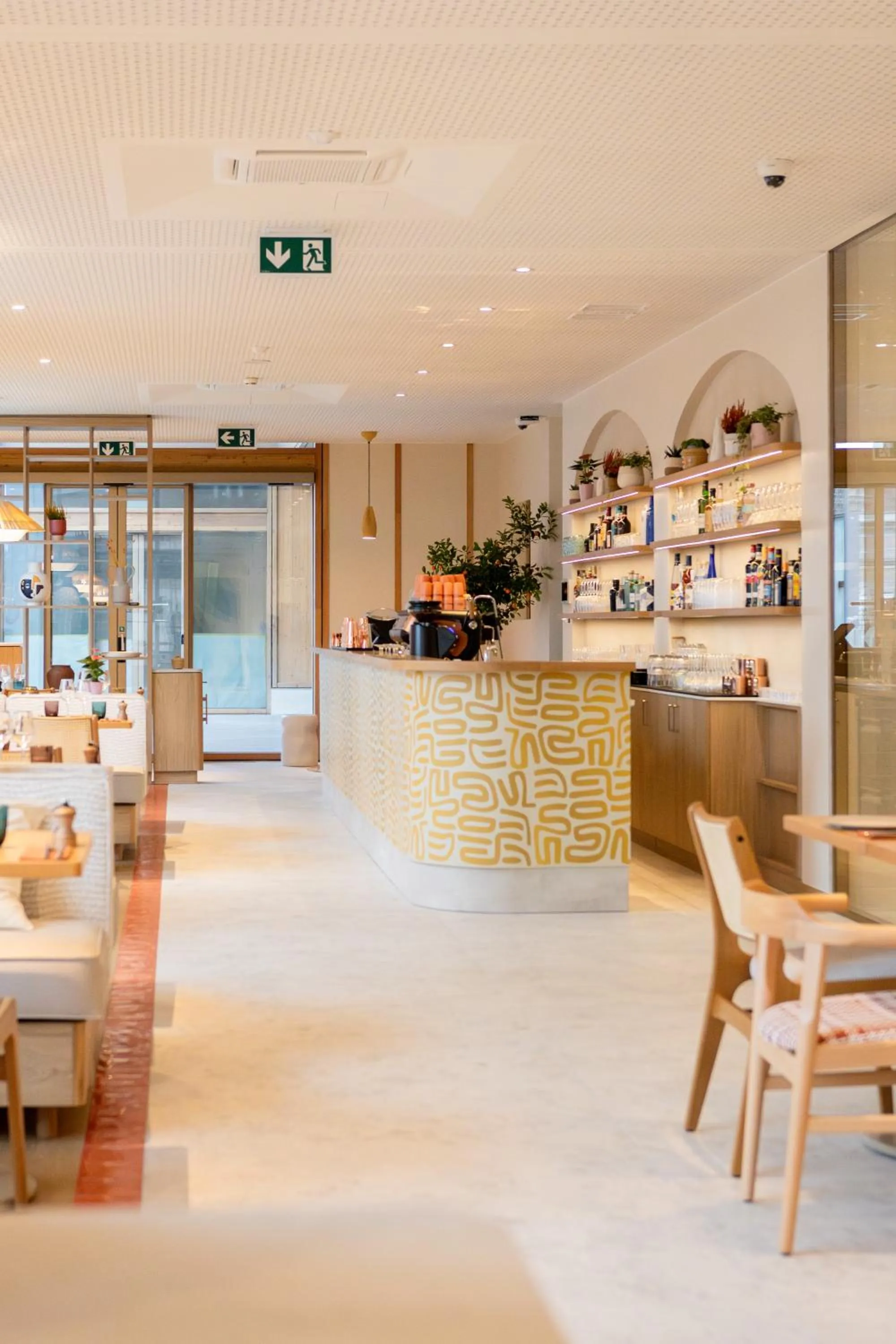 Restaurant/places to eat in HOOD Hotel