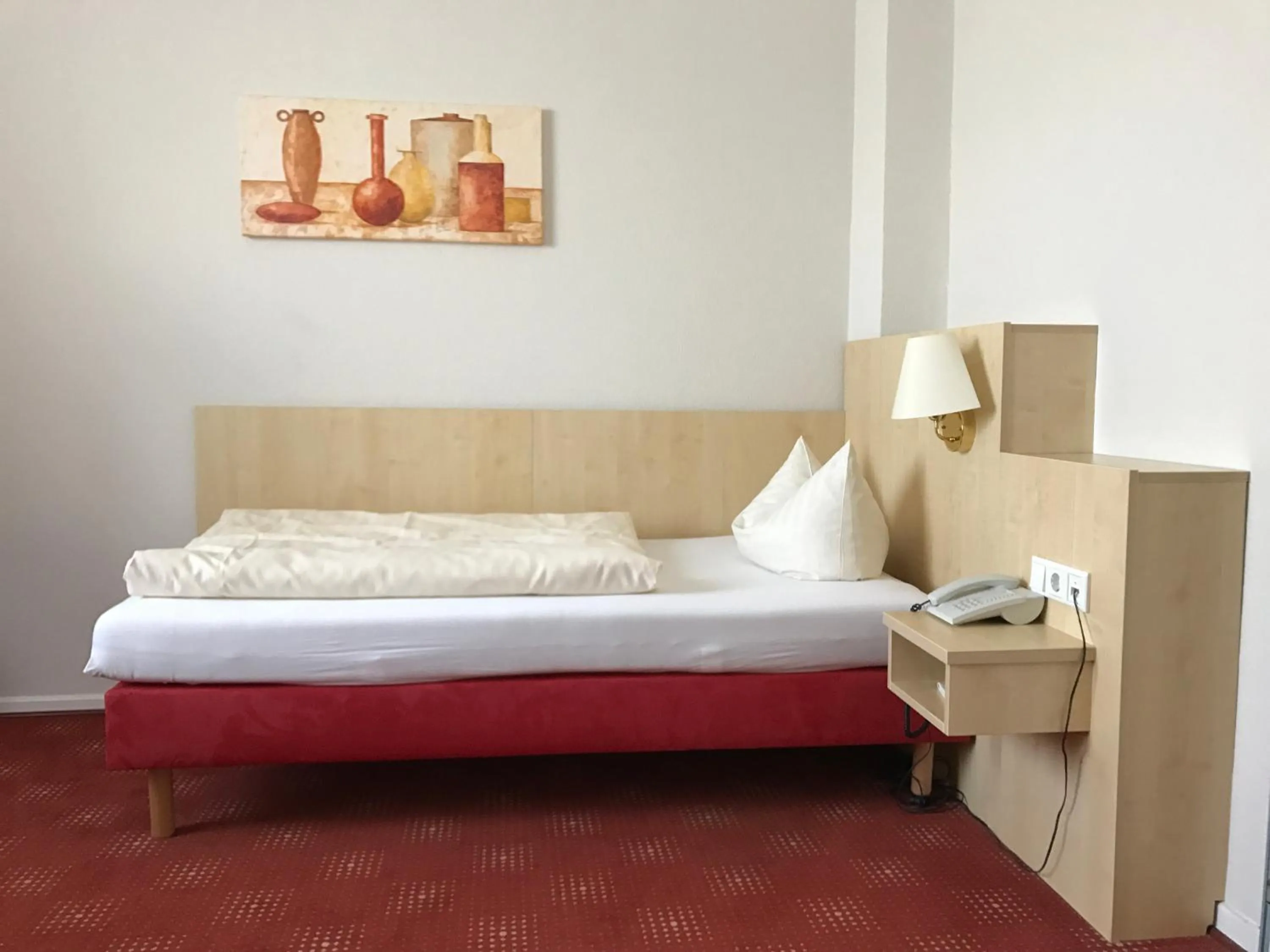 Photo of the whole room, Bed in Weinhotel Römerbad