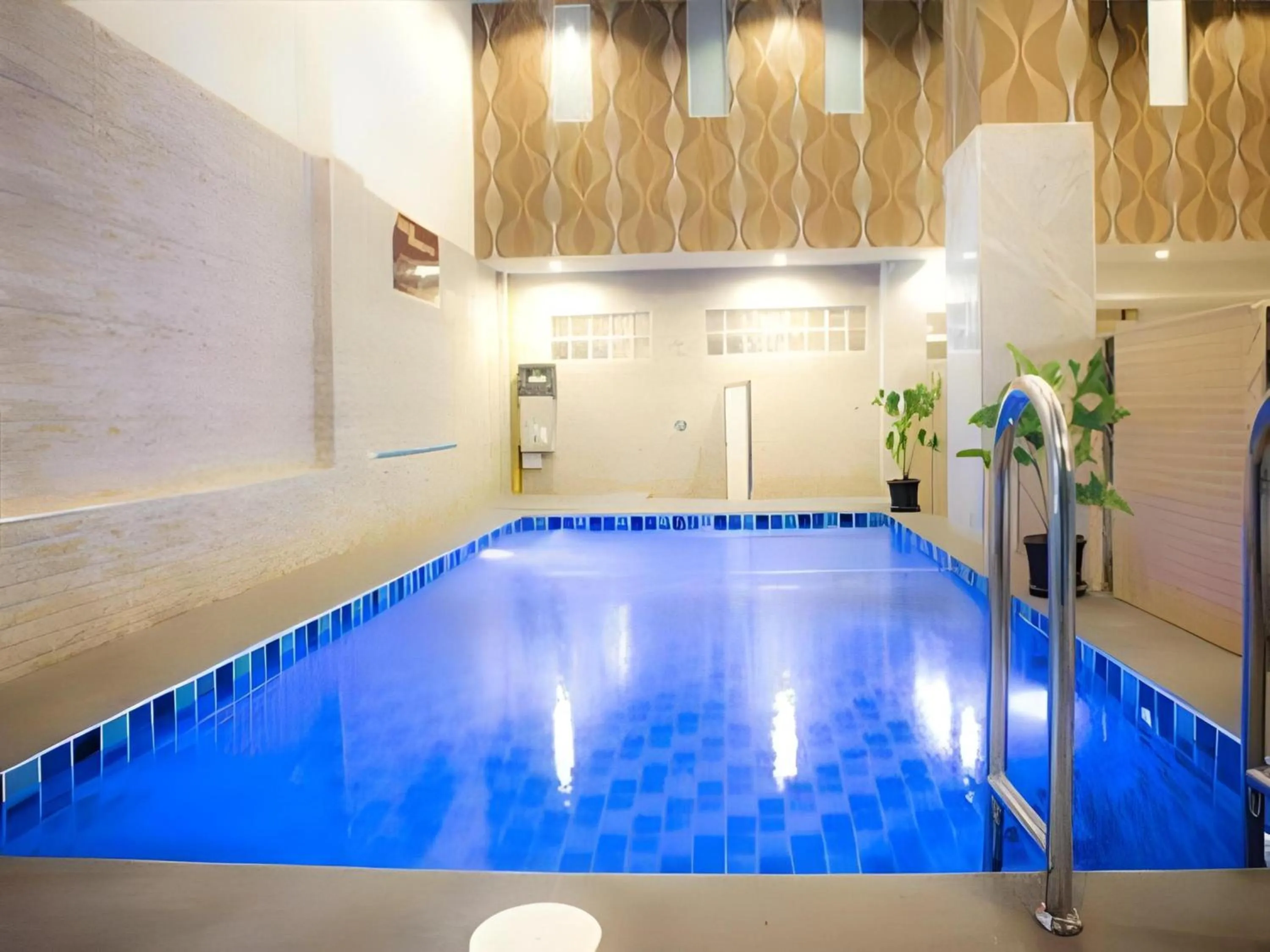 Swimming pool in Collection O JA Siam City