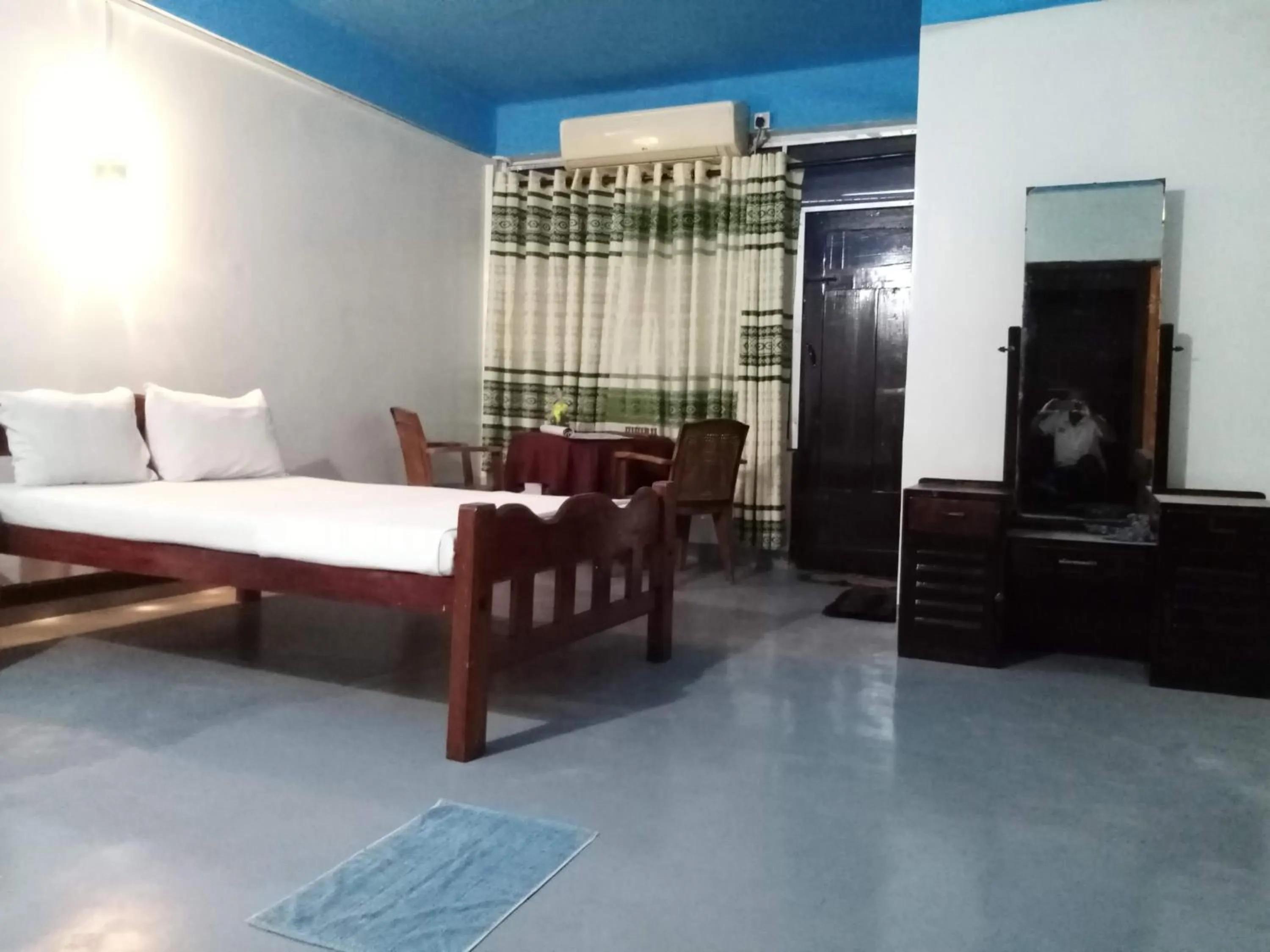 Bed in AKR Hotel Kilinochchi