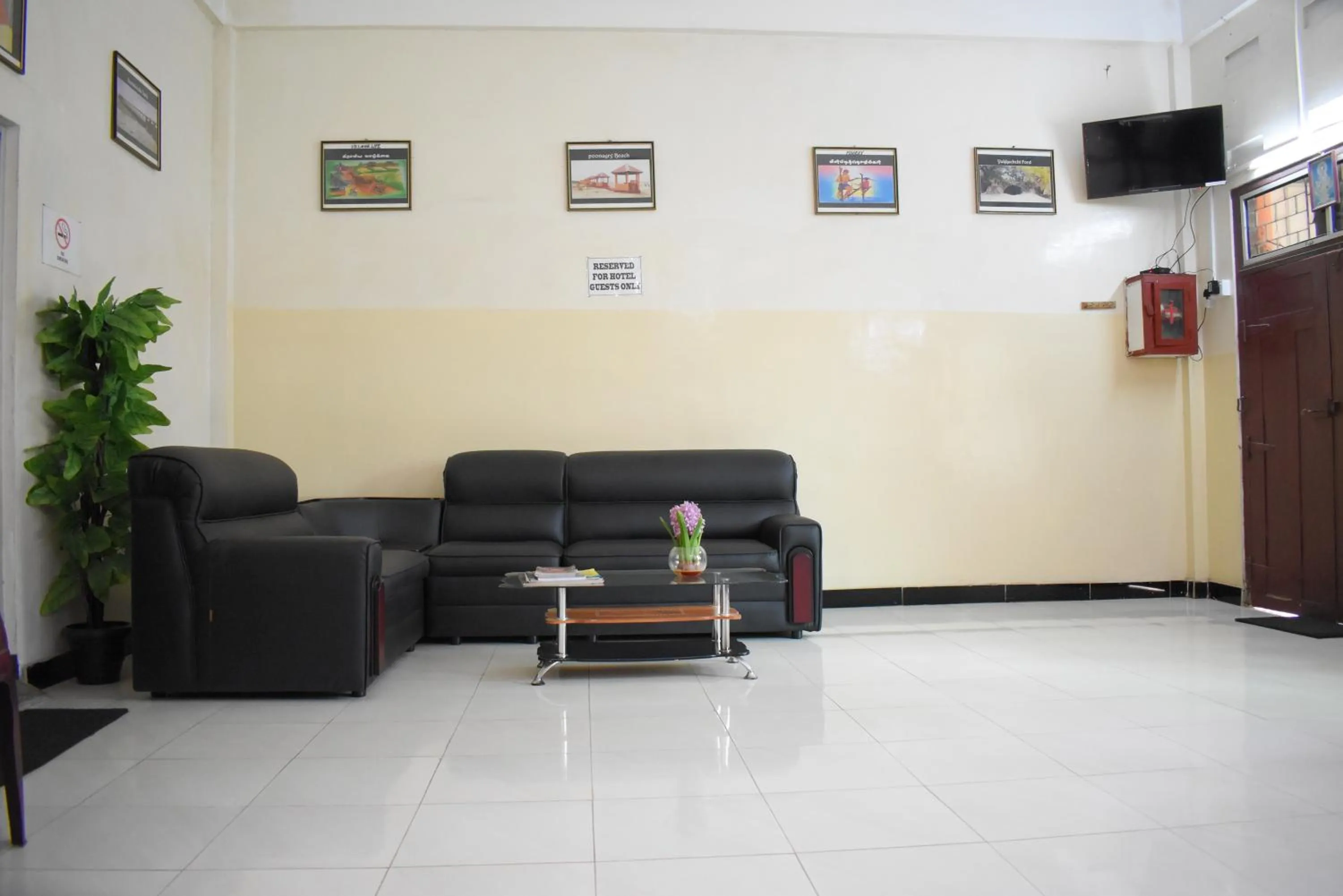 Lounge or bar in AKR Hotel Kilinochchi