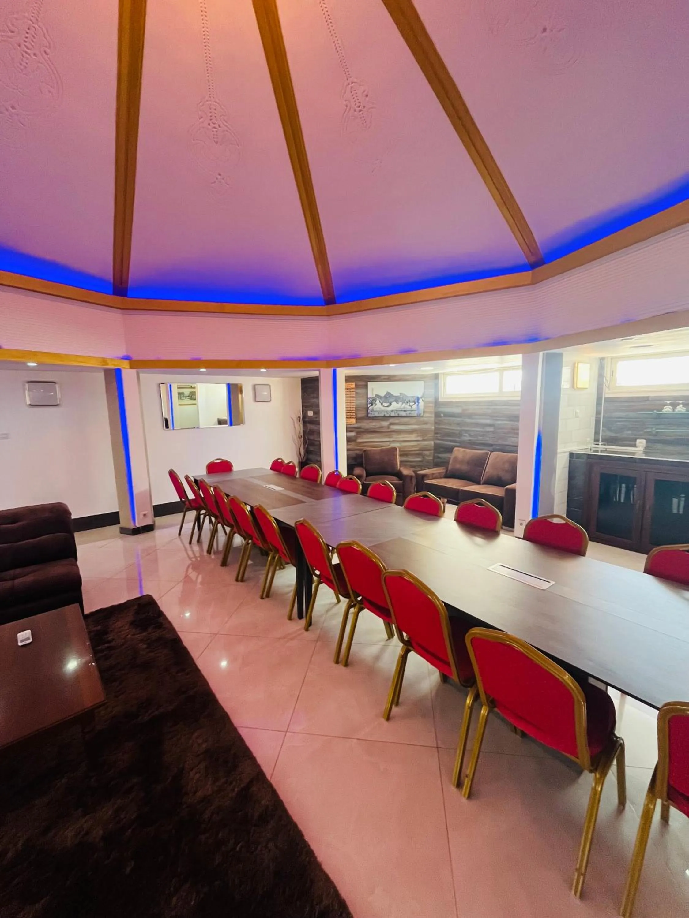 Meeting/conference room in Hôtel Darou Khoudoss