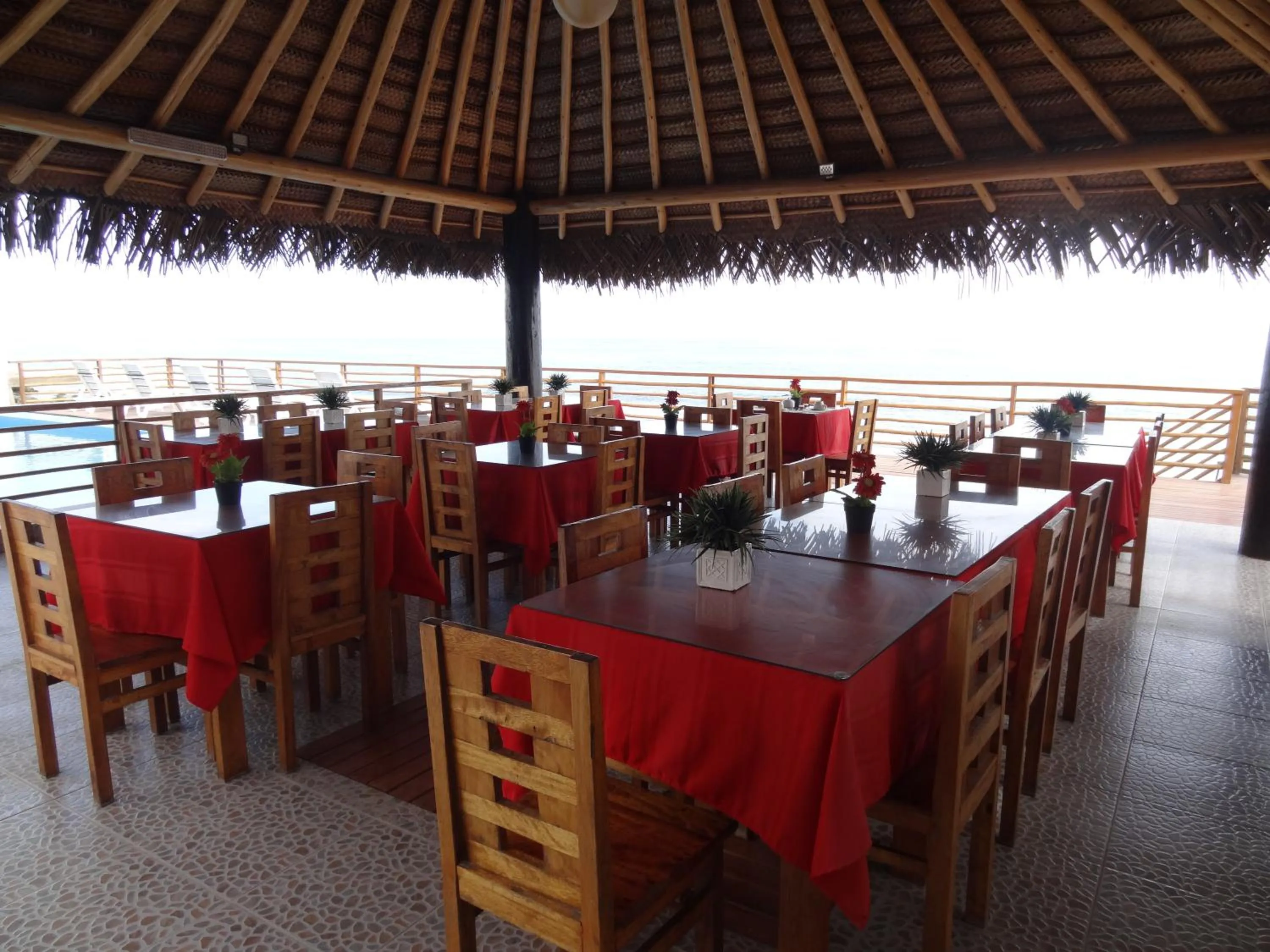 Restaurant/places to eat in Akas Hotel Apartamentos