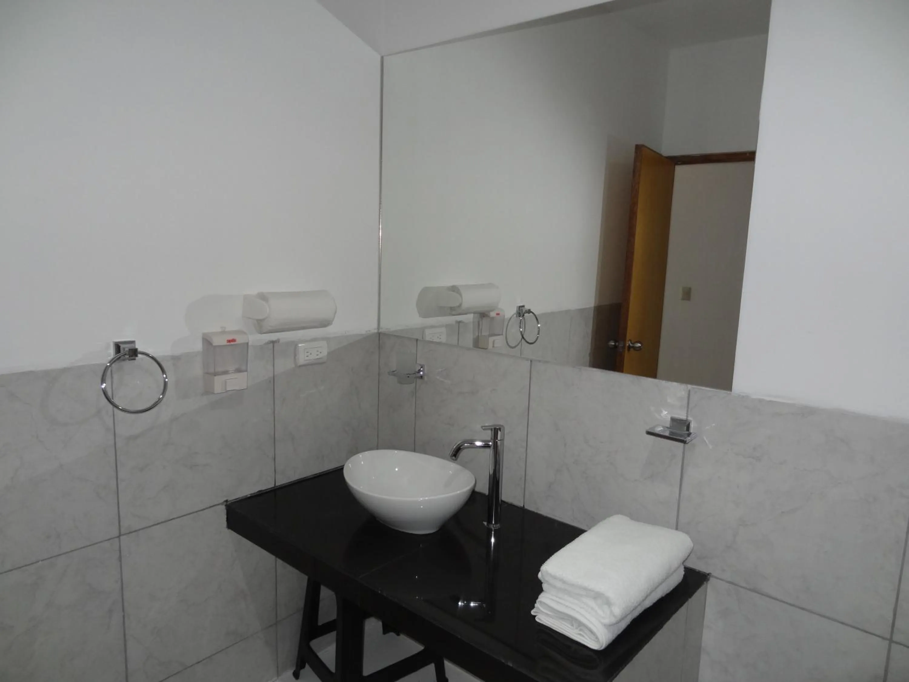 Bathroom in Akas Hotel Apartamentos