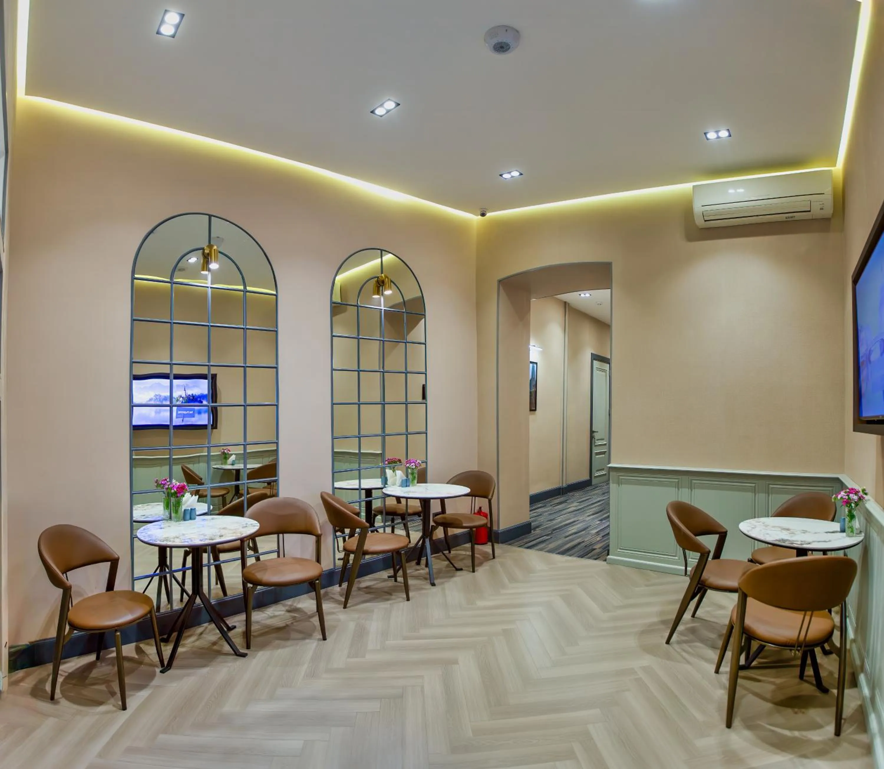 Restaurant/places to eat in Nizami Central Park Hotel