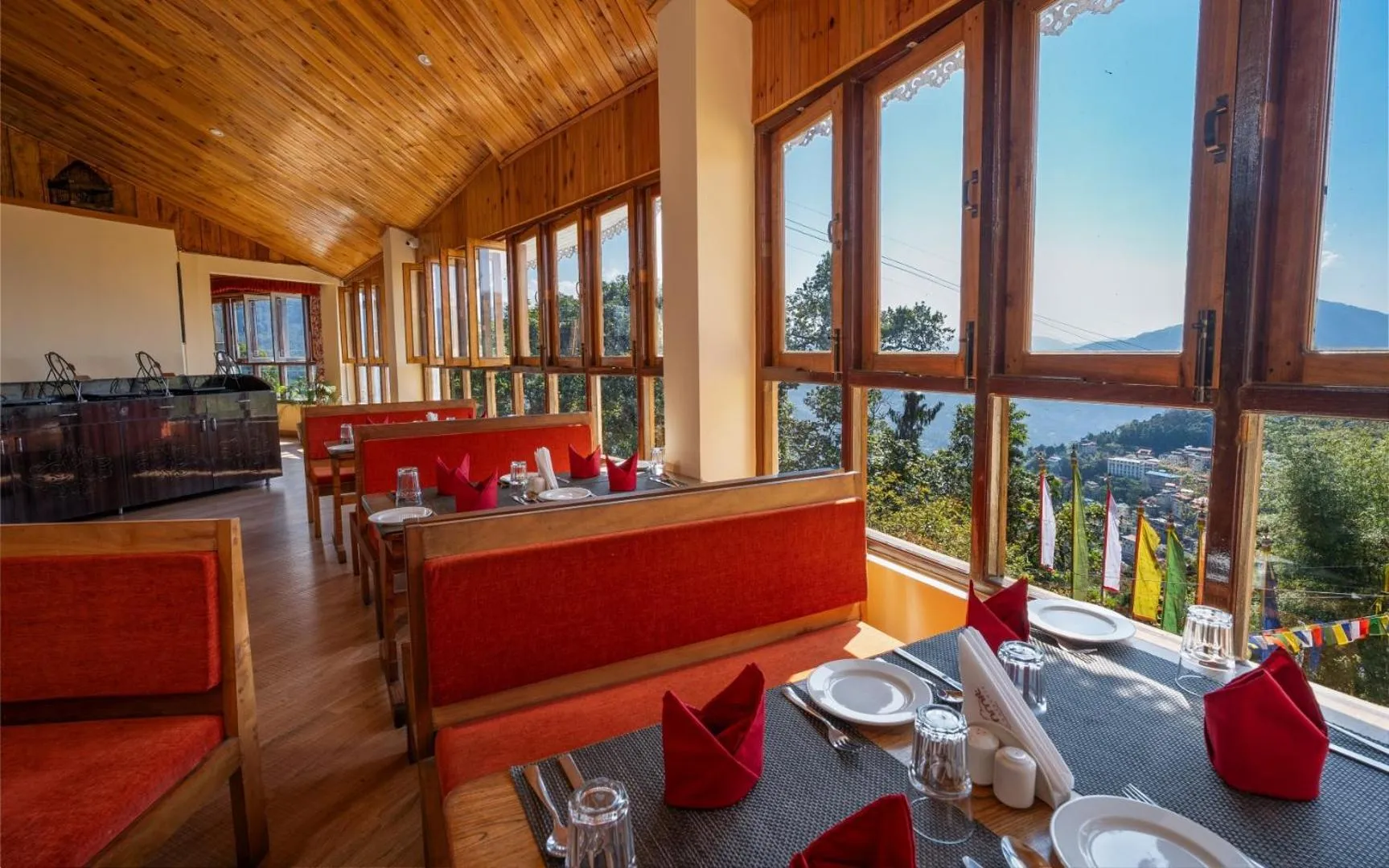 Dining area in Summit Namnang Courtyard & Spa Near Mg Marg