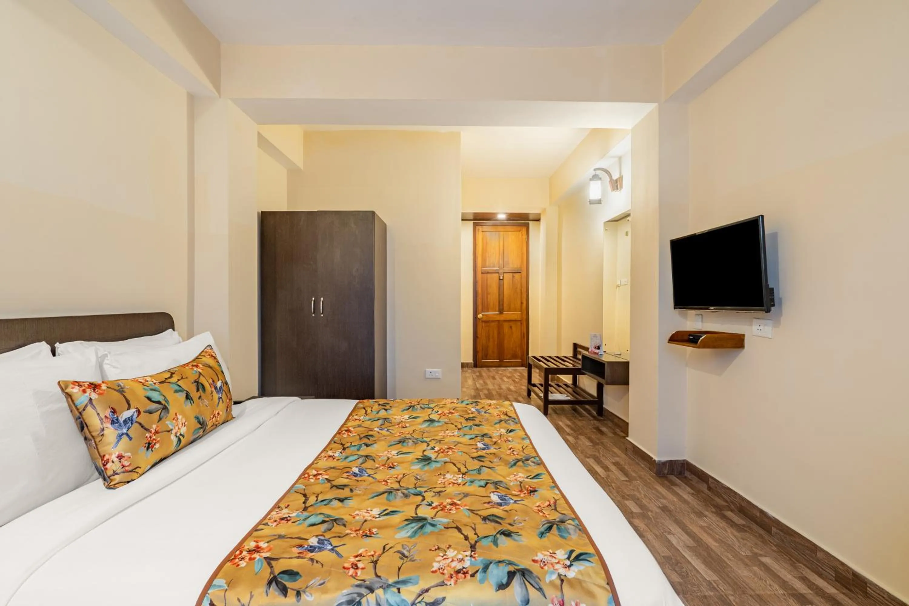 Bed in Summit Namnang Courtyard & Spa Near Mg Marg