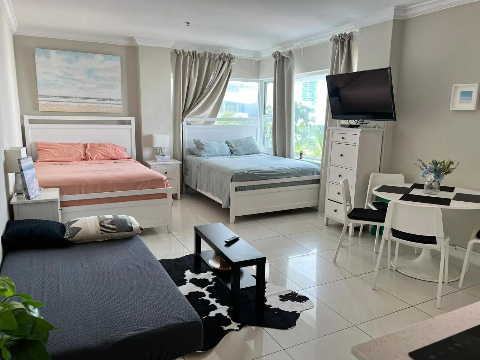 Photo of the whole room, Bed in Casablanca miami beach