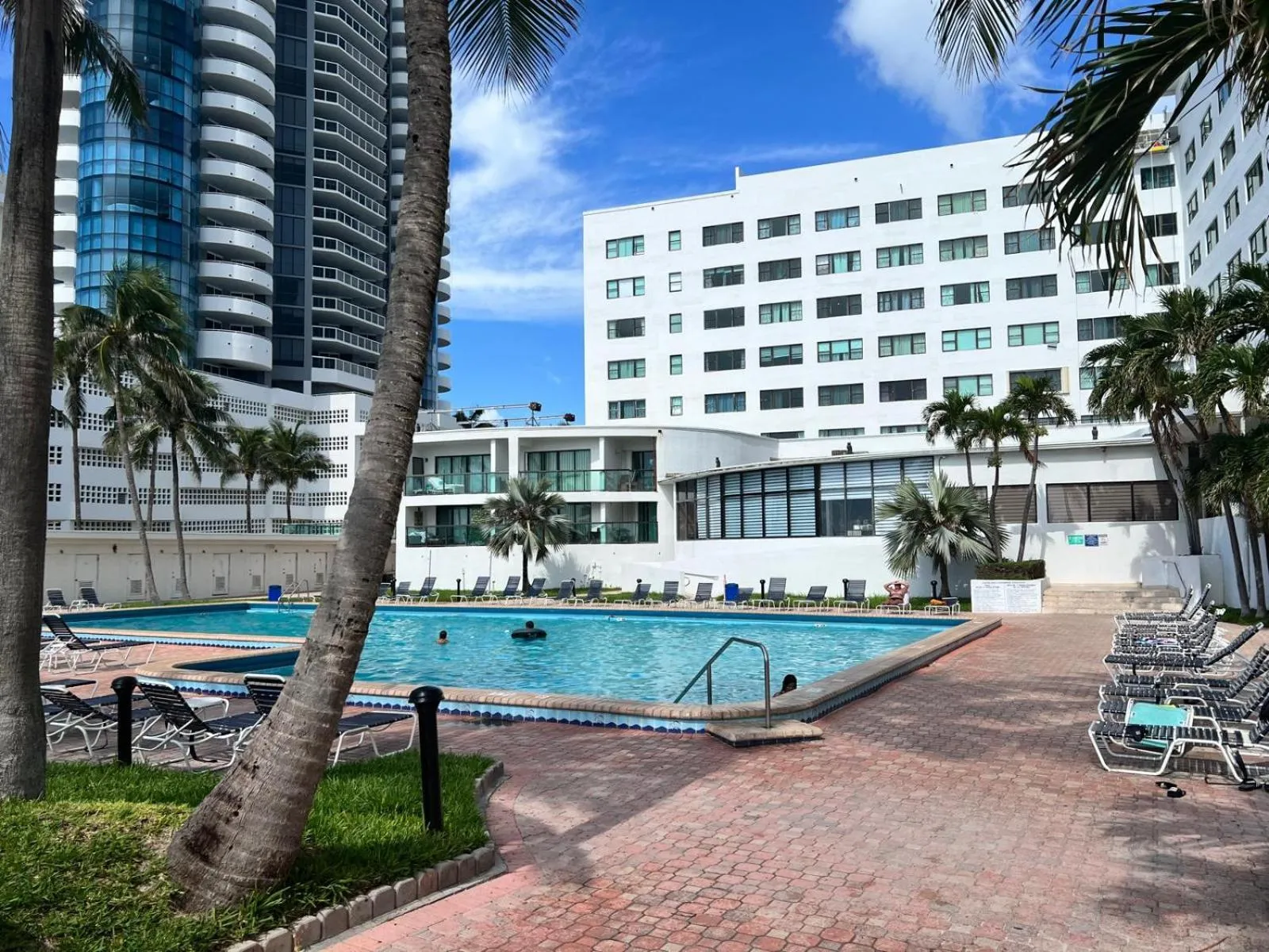 Swimming pool in Casablanca miami beach