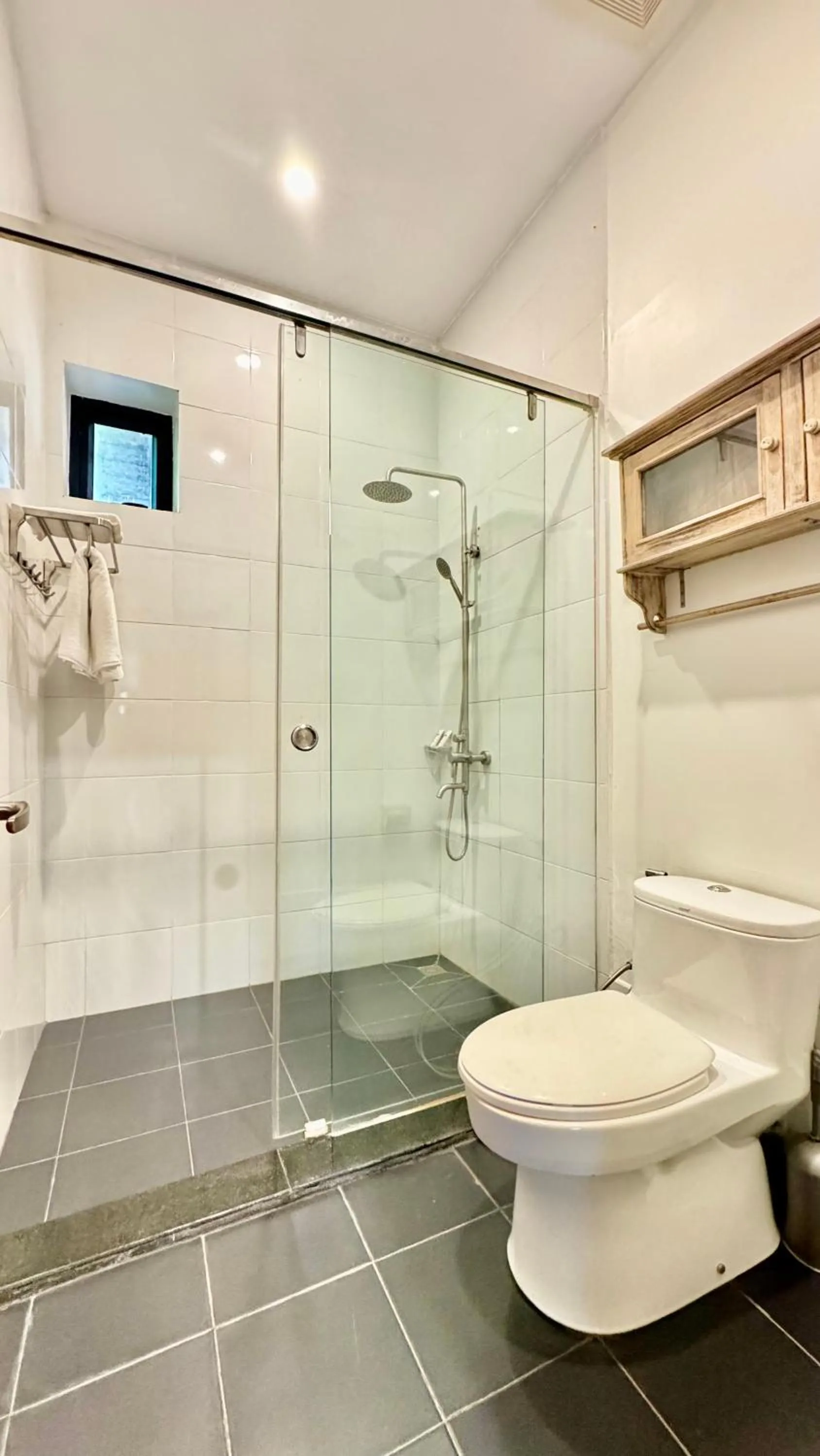 Shower in Mealy Villa