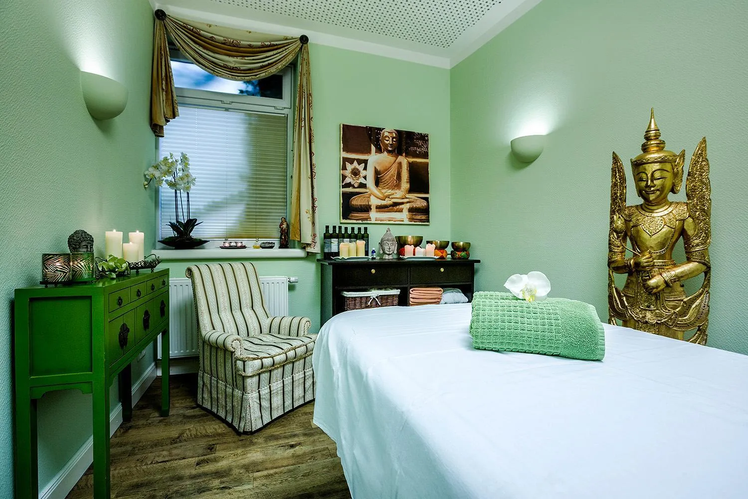 Massage, Bed in Hotel Neuwarft Altbau