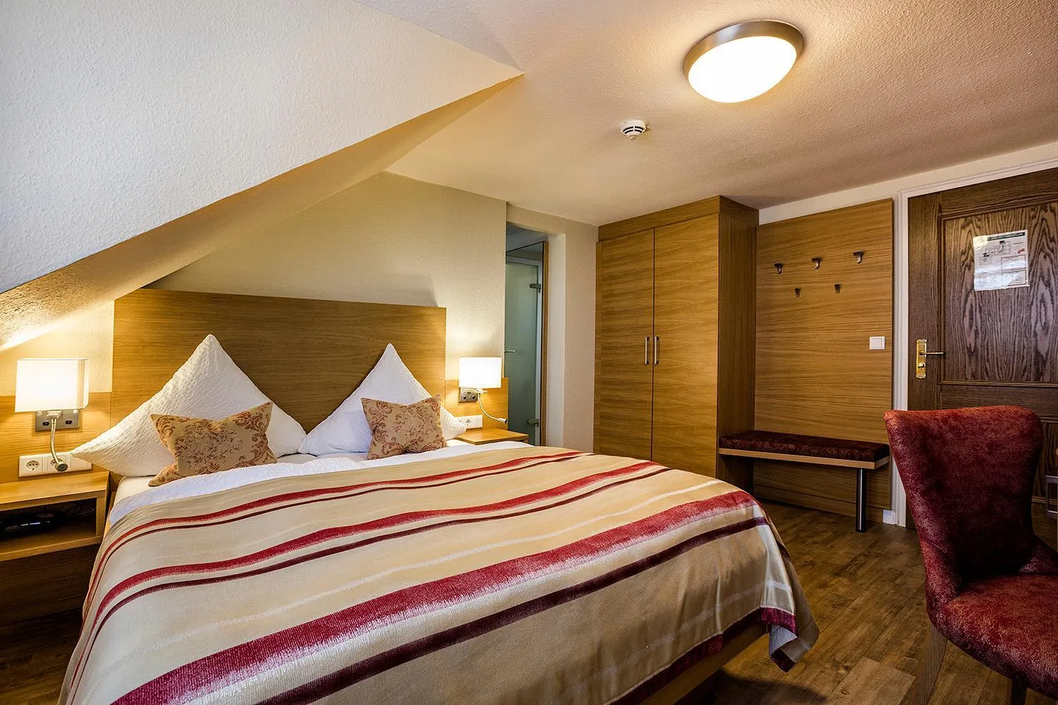 Photo of the whole room, Bed in Hotel Neuwarft Altbau