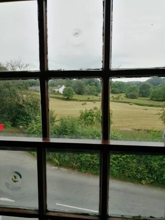 Neighbourhood in The Brown Horse Inn