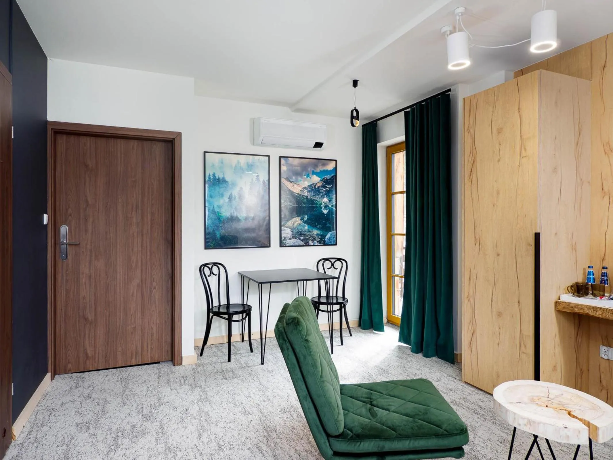 Photo of the whole room in Willa Sienkiewiczówka