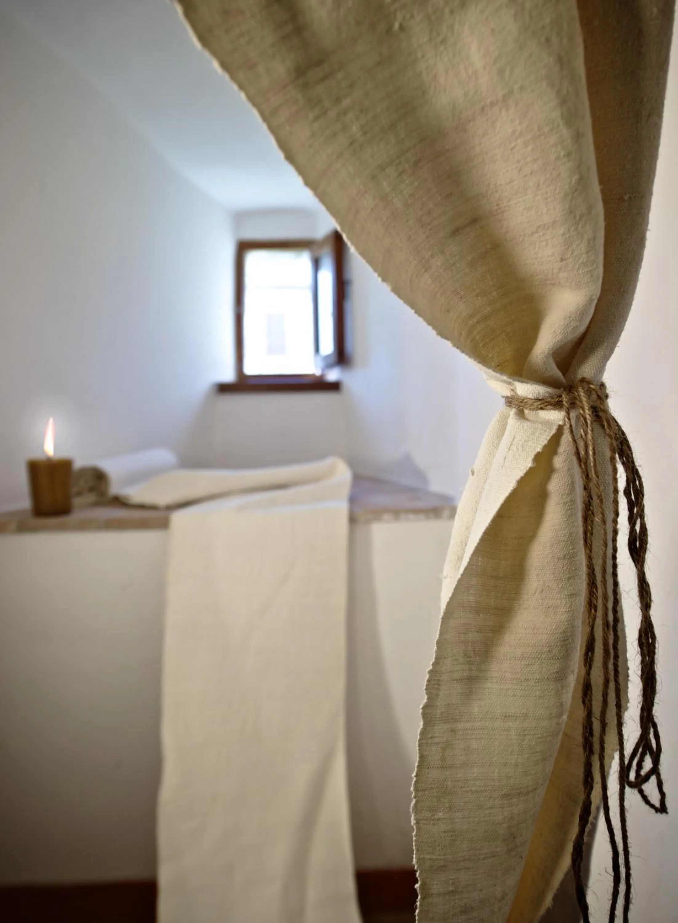 Decorative detail, Bed in Torre della Botonta