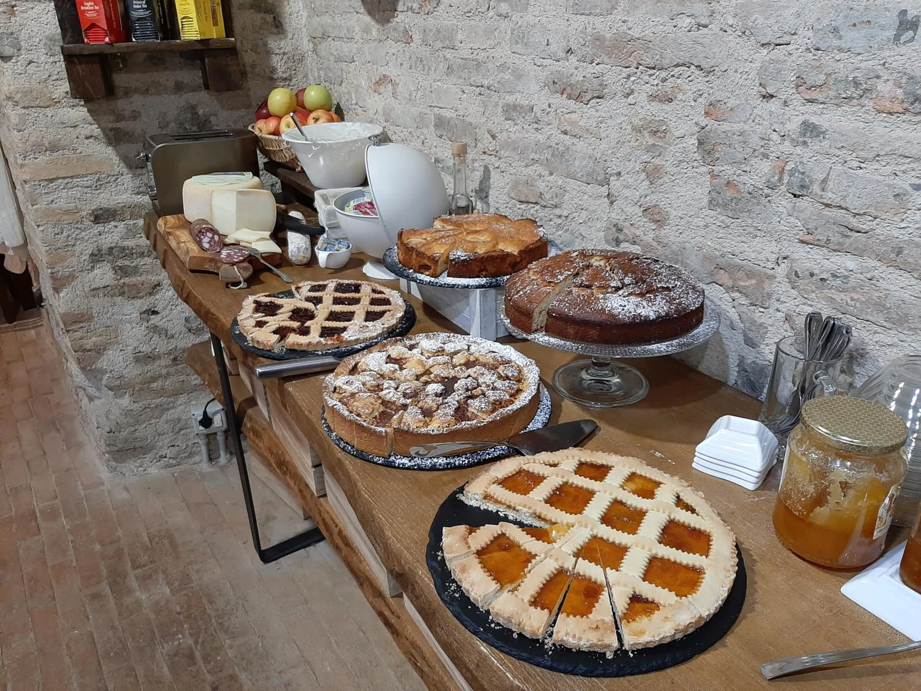Continental breakfast in Torre della Botonta