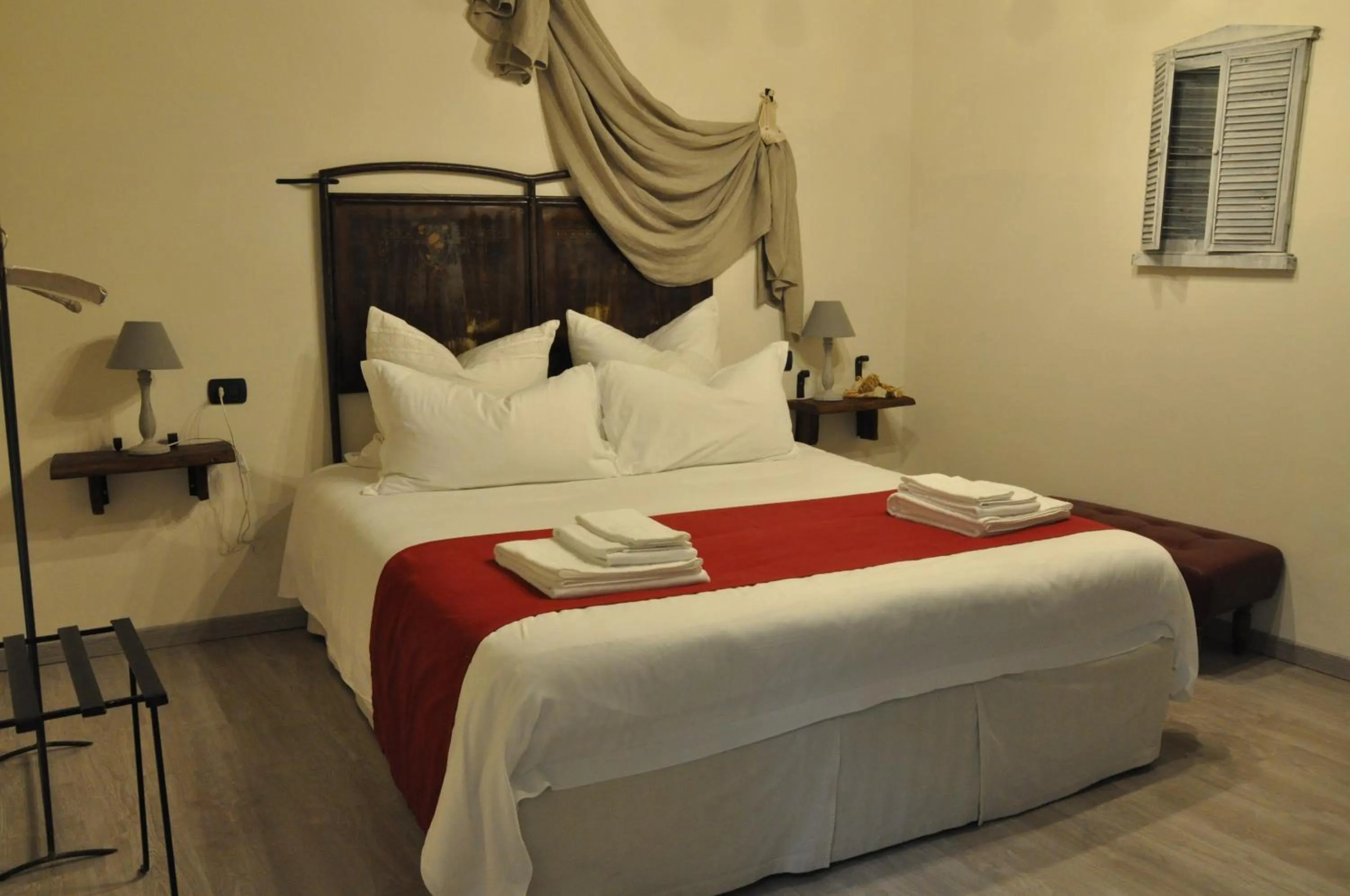 Photo of the whole room, Bed in Torre della Botonta