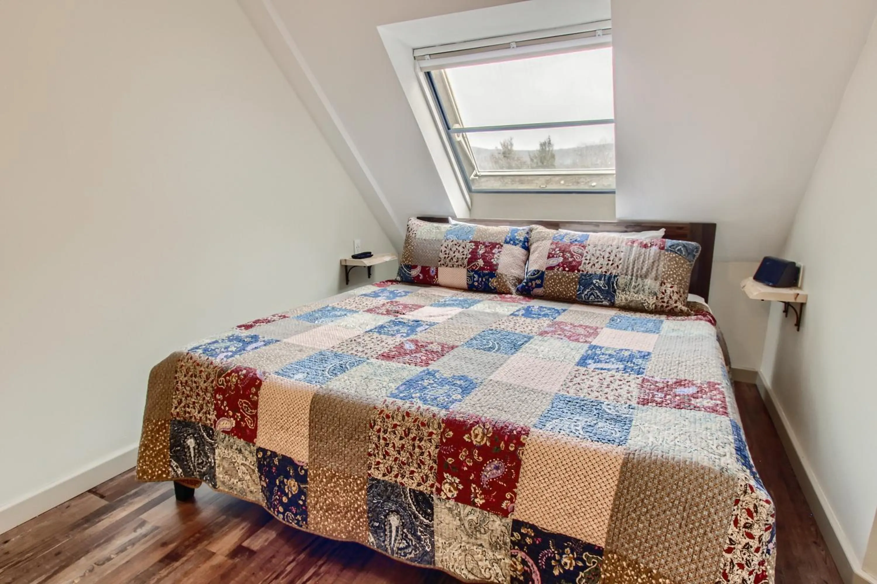 Bed in Mountain Green, Condos at Killington