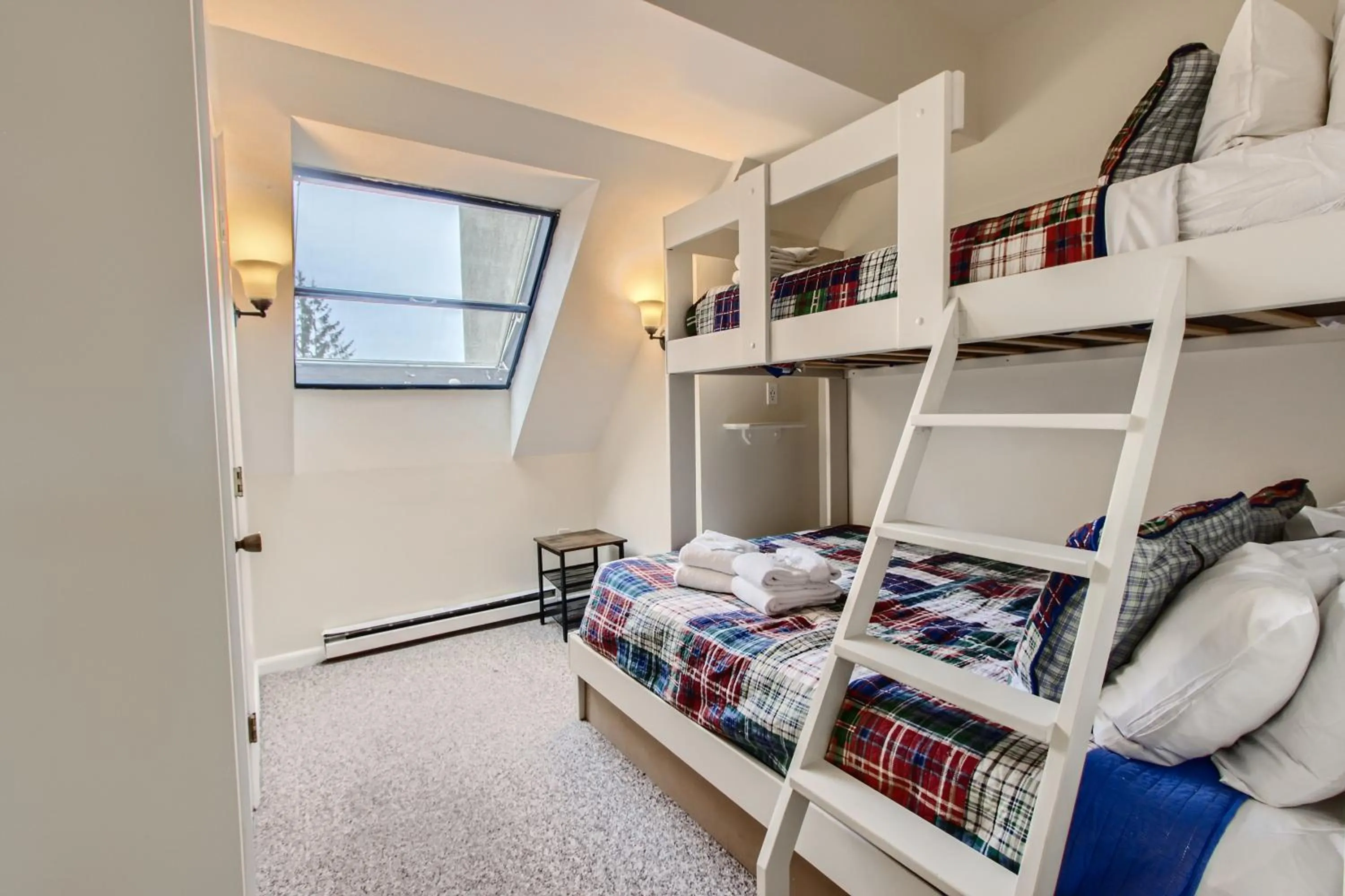 Bed in Mountain Green, Condos at Killington