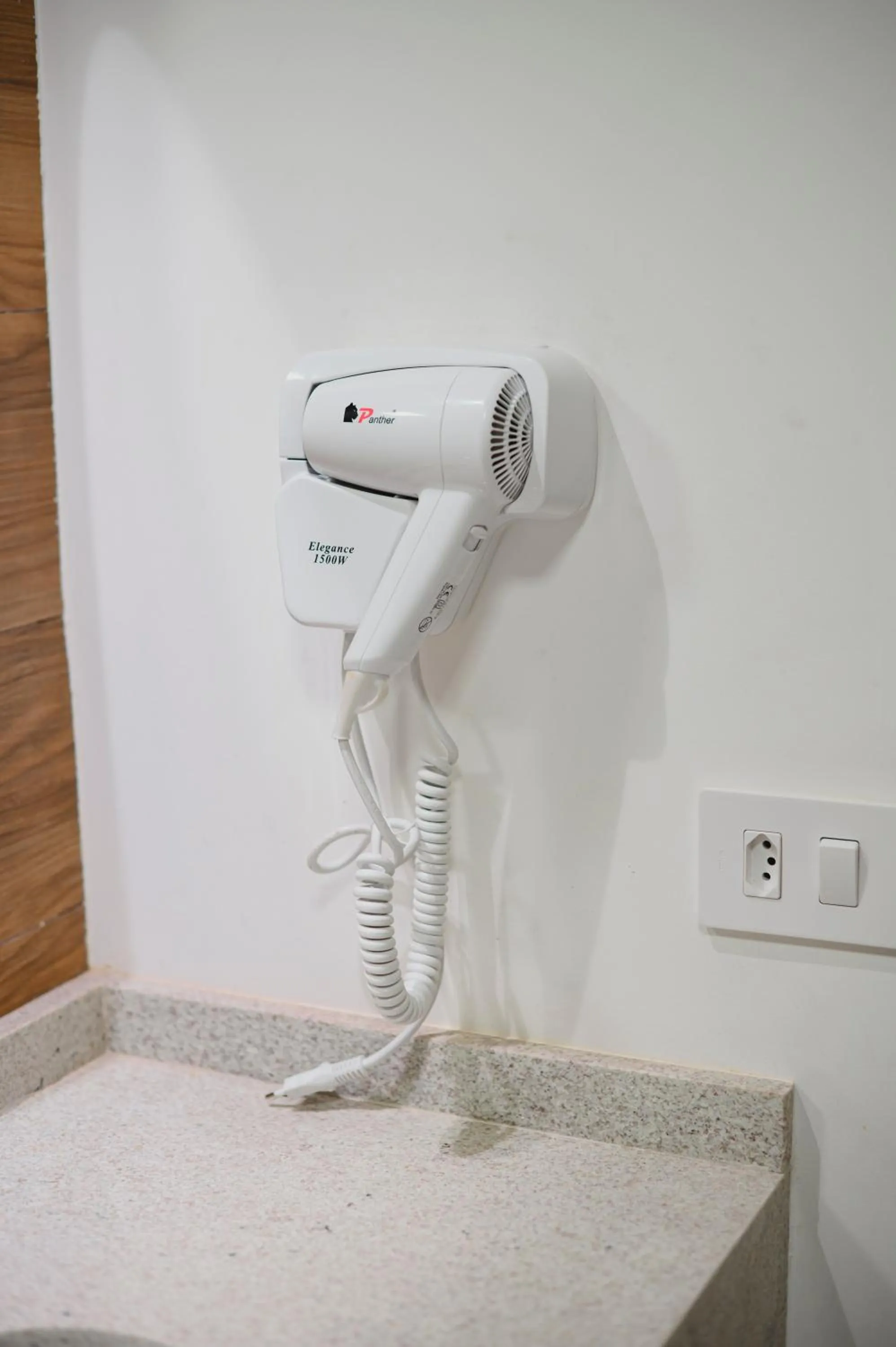 hair dryier in Hotel Thermas da Mata - Cotia próximo ao Animália Park