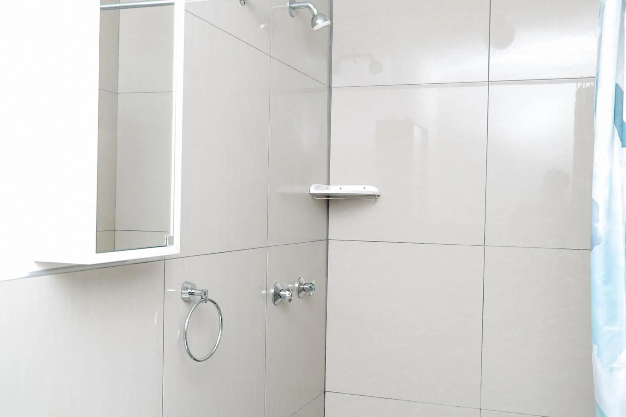 Shower in Emerald Bed&Breakfast