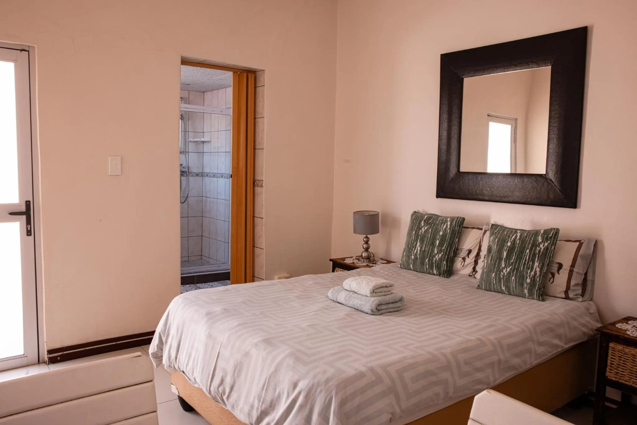 Bedroom, Bed in Emerald Bed&Breakfast