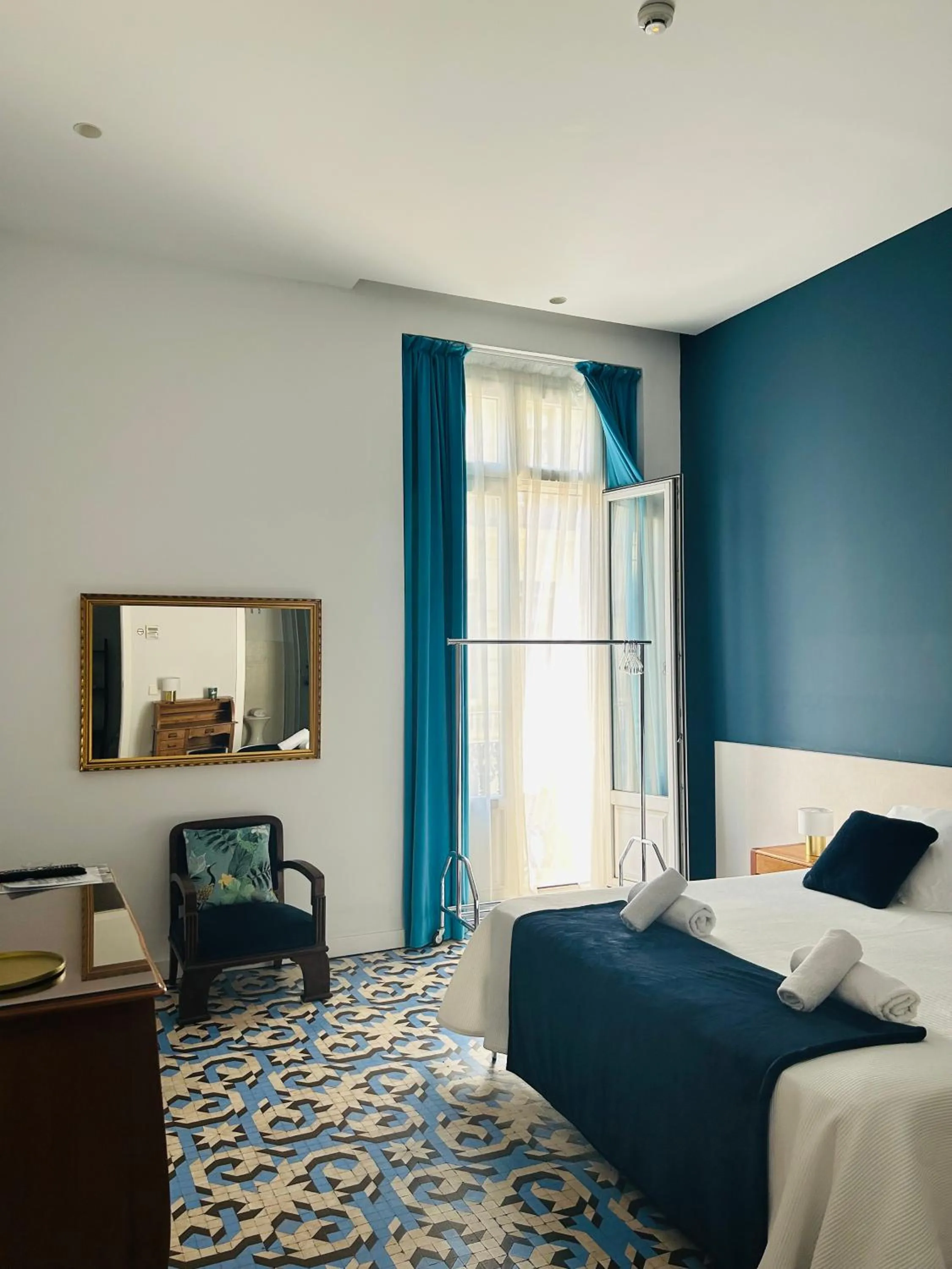 Photo of the whole room, Bed in L'Esplai Valencia